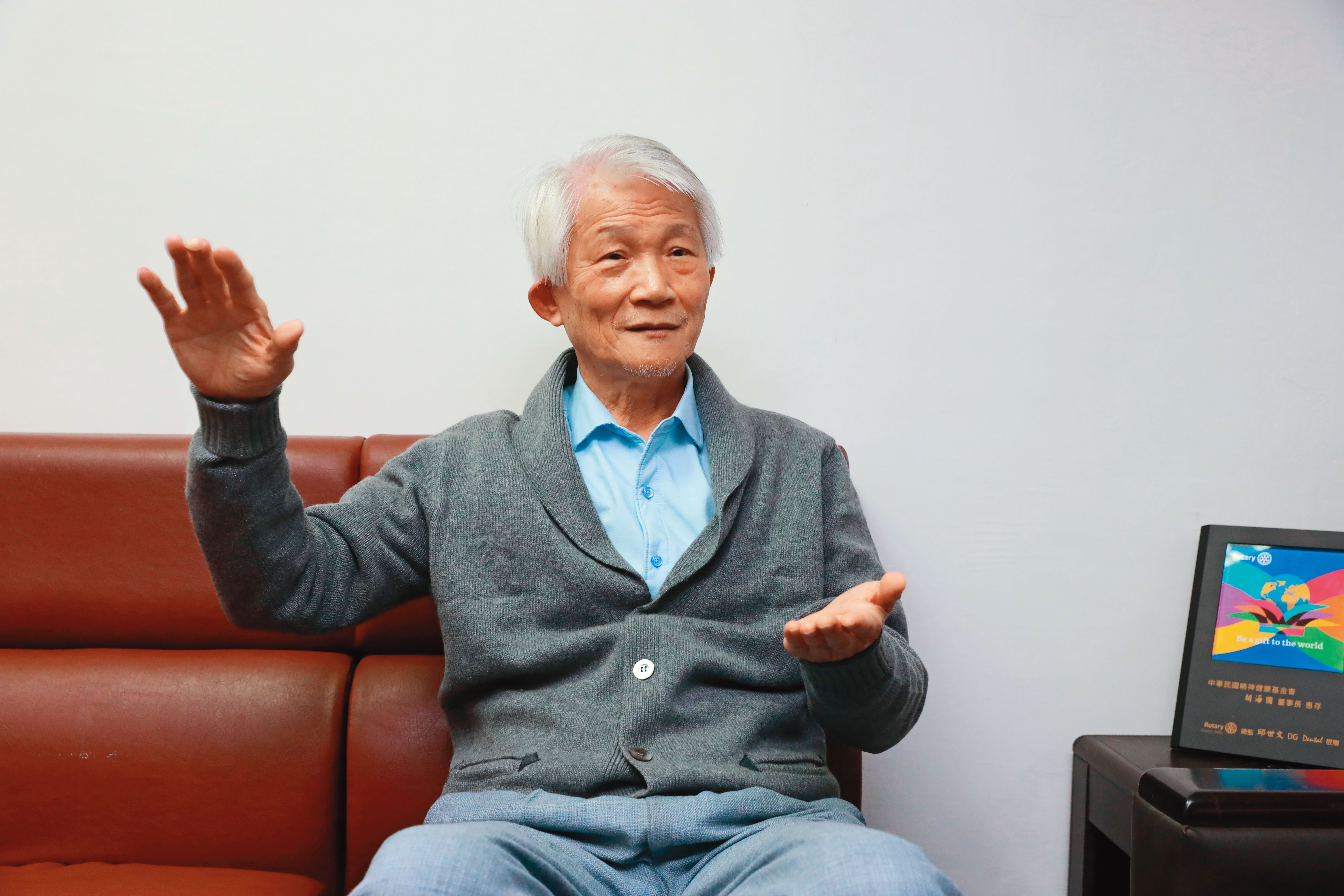 胡海國是國內精神科權威,他認為思覺失調症的病發來自負面情緒的累積,而非一夕發生。