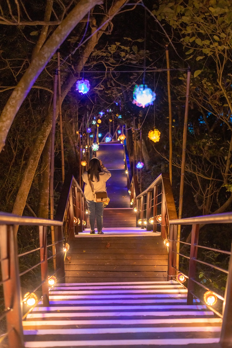 以虎形山公園為展覽場域的空山祭,路線多為階梯及斜坡,夜晚行走時請多小心。