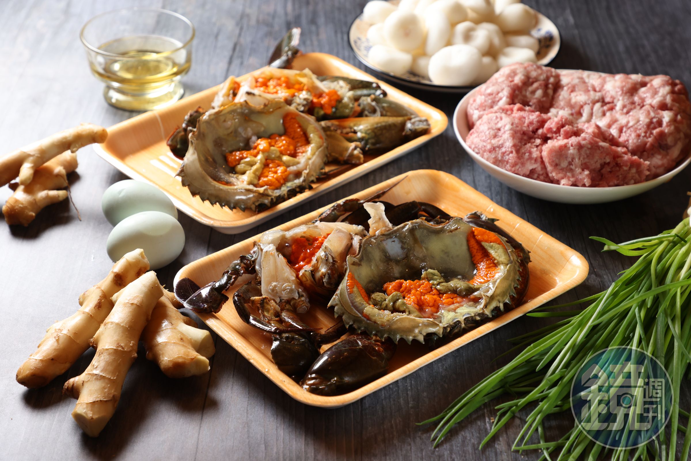今天用的食材，看看那沙母的膏黃。