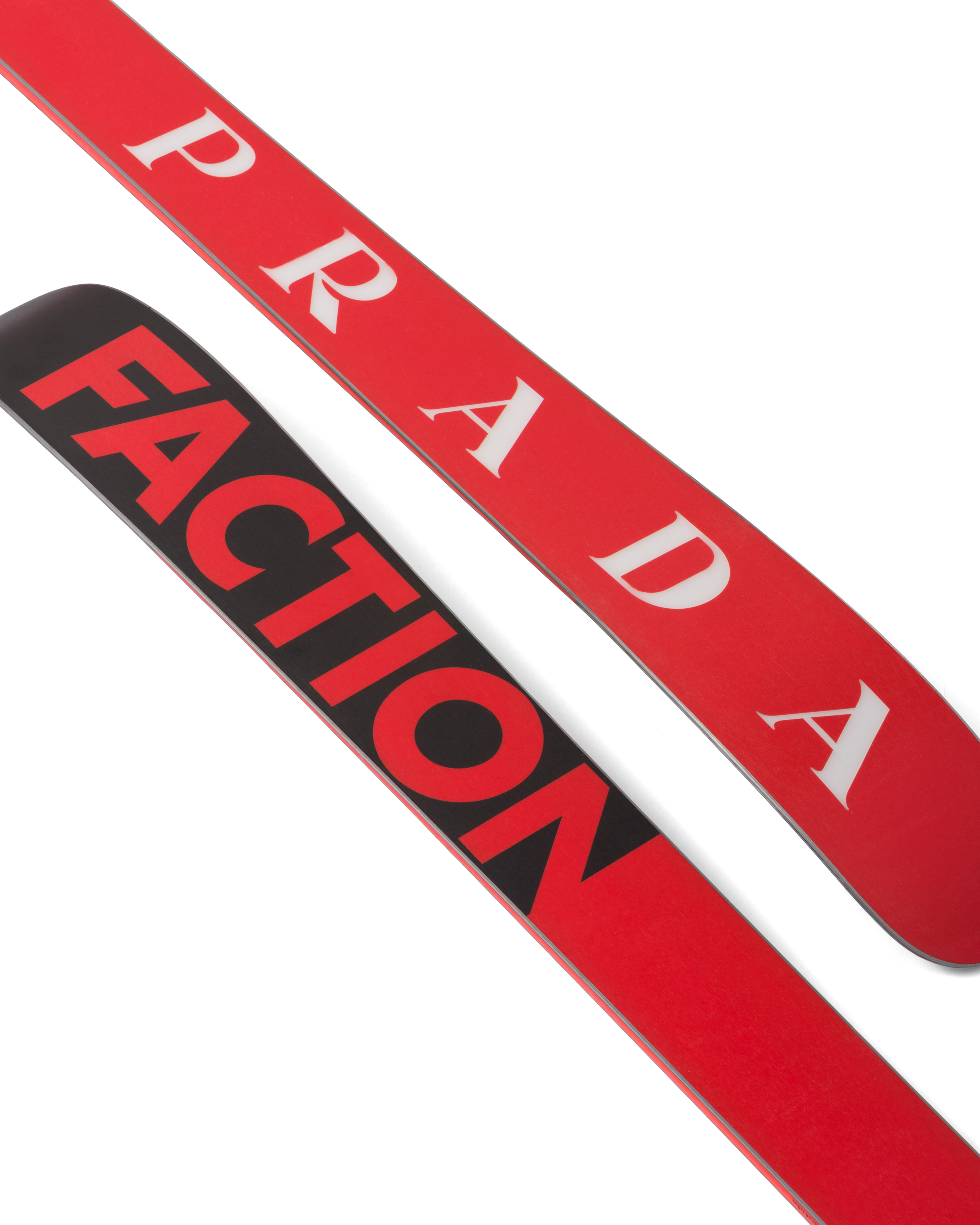 限定店獨家商品：Faction x PRADA Fraction Prodigy 1.0滑雪雙板。NT$120,000（PRADA提供）