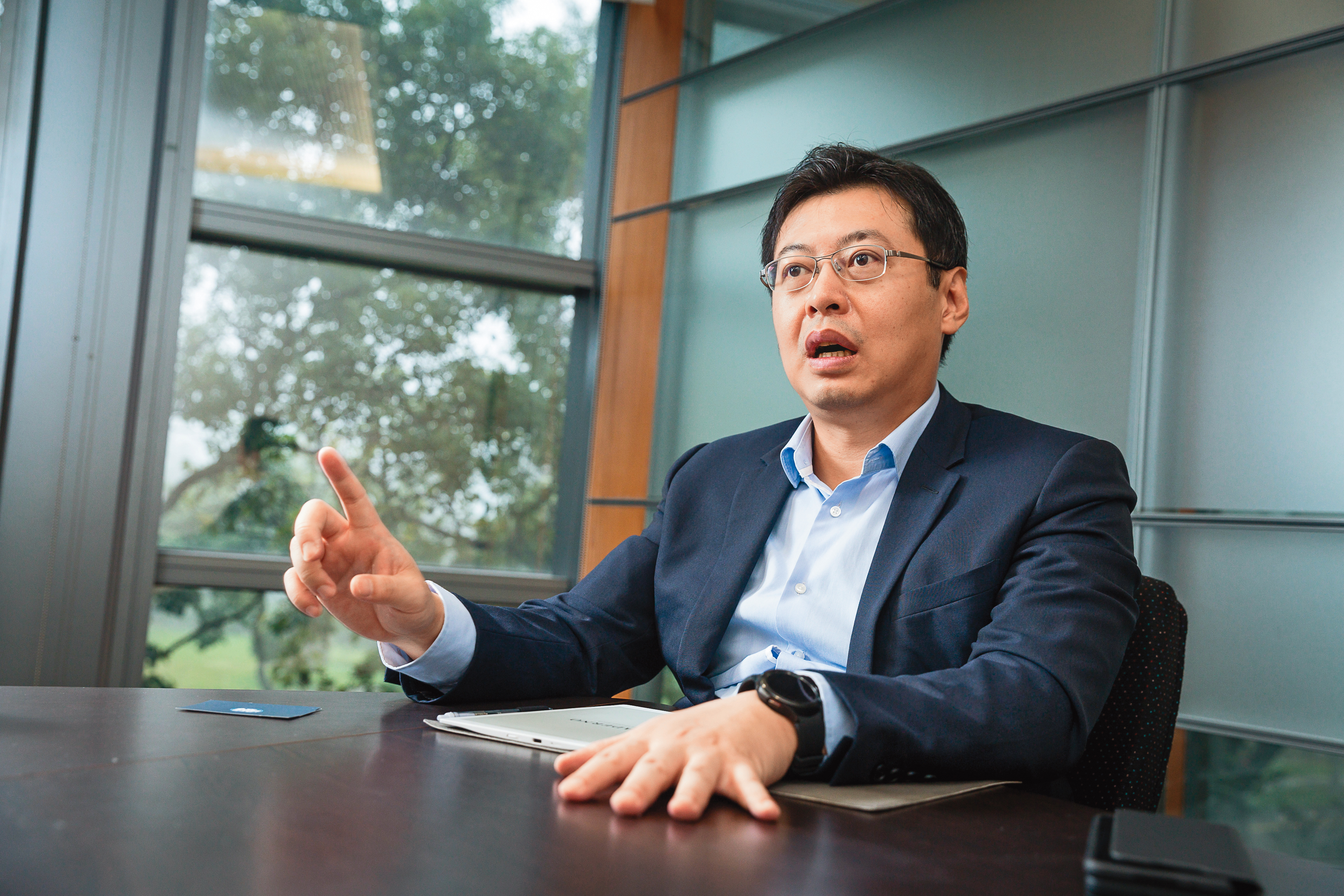 談起與BMW的合作，元太董事長李政昊難掩興奮表情，直言「趨勢現在站在元太這邊！」