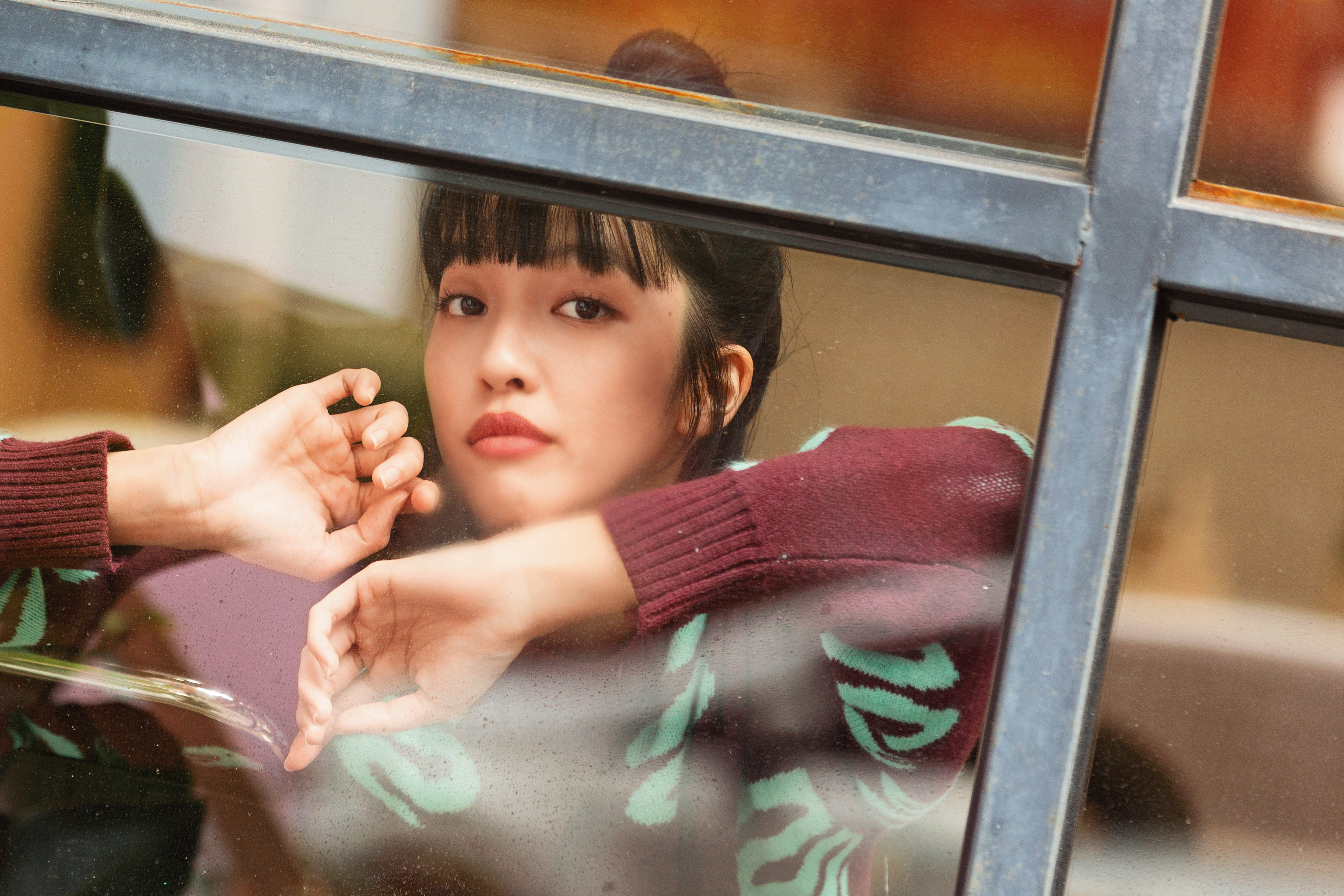 王渝萱曾到北京念了1年劇場導演系，因為掛念家中愛貓還曾買書學「心靈溝通術」卻沒成功。