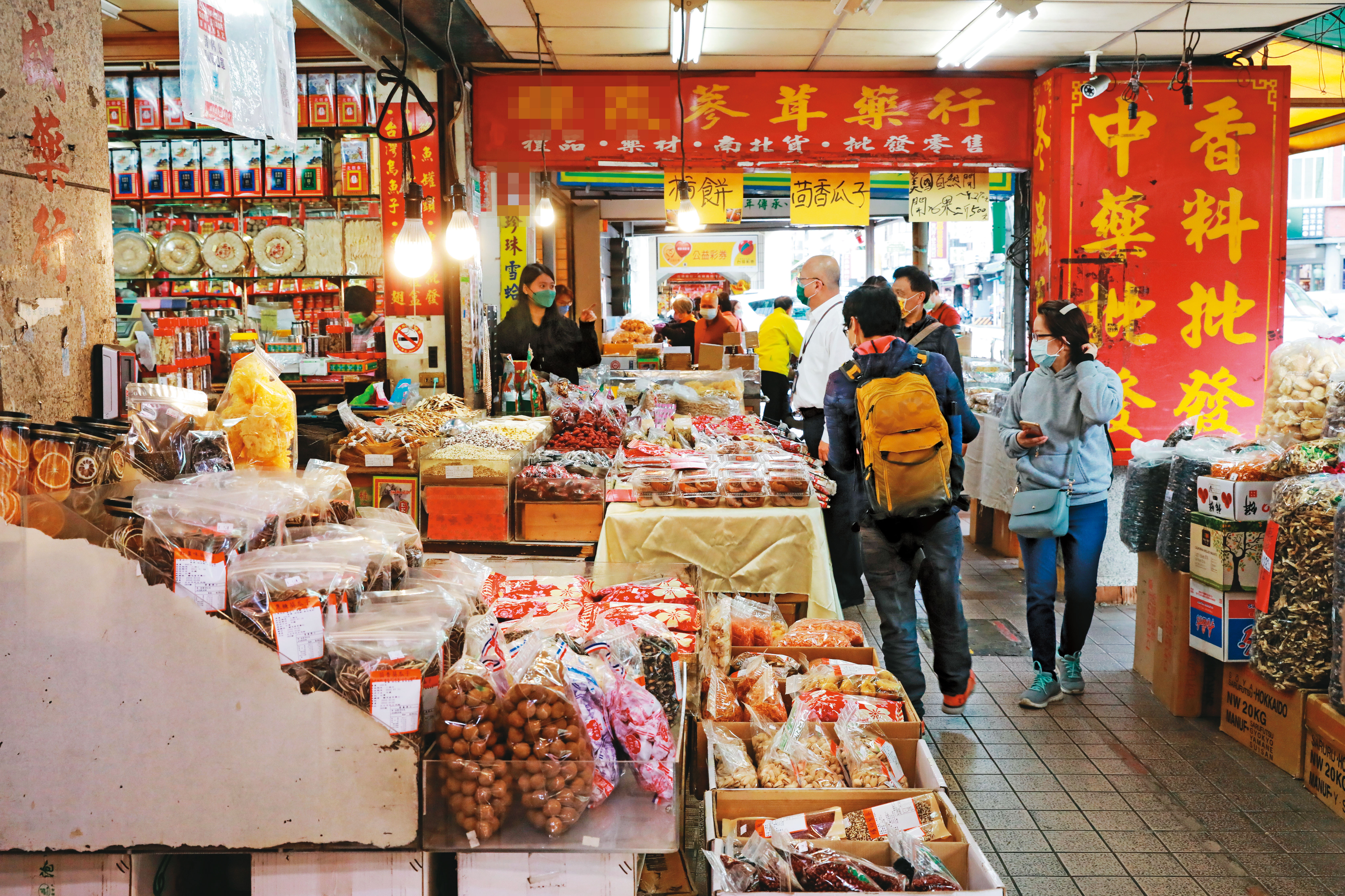 北市中藥工會約有2,500名會員,多半是無固定雇主的中藥行員工。示意畫面,圖非當事人。