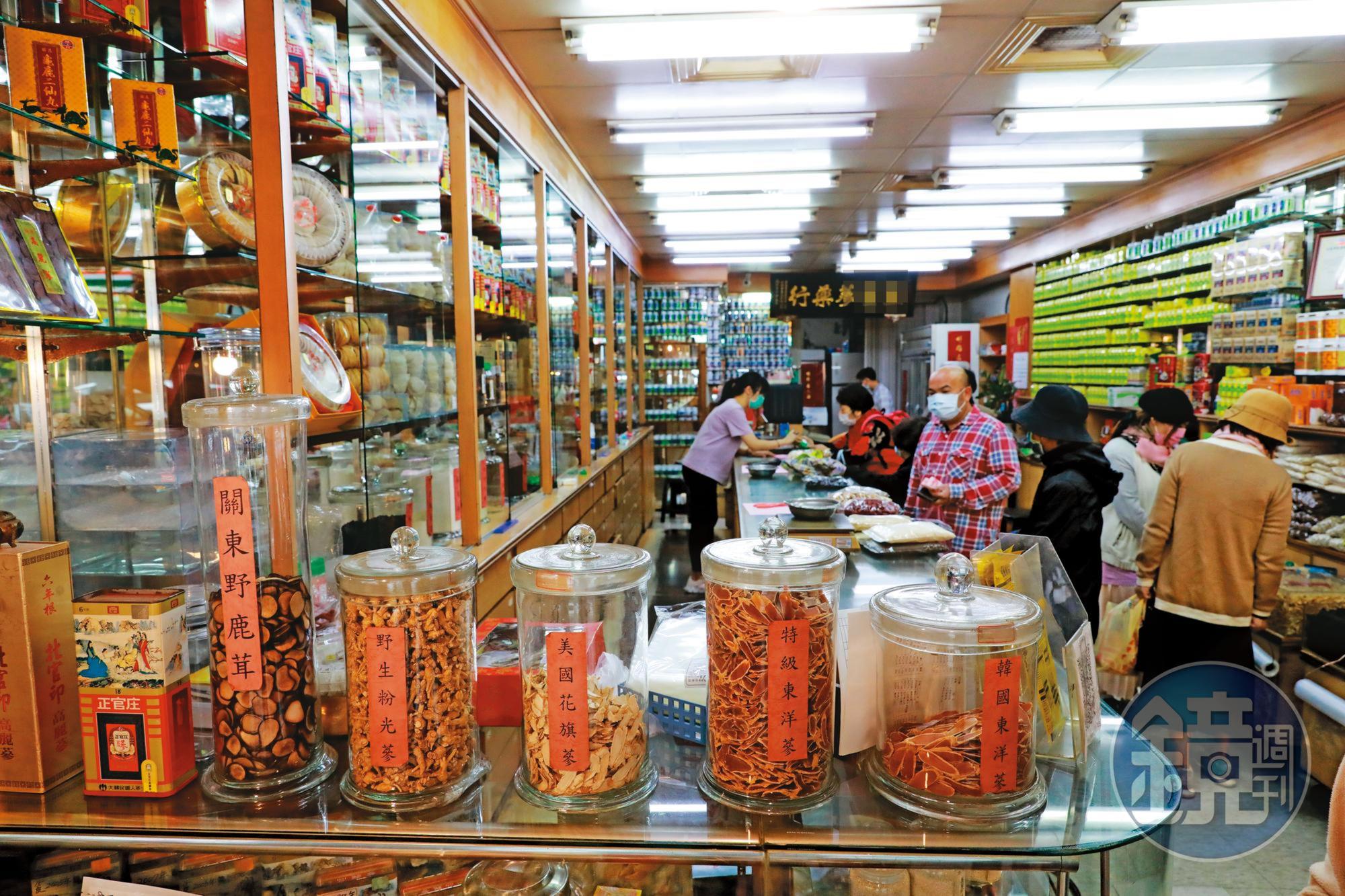 中藥行員工加入北市中藥工會,每月須繳交170元的會費及福利金。示意畫面。