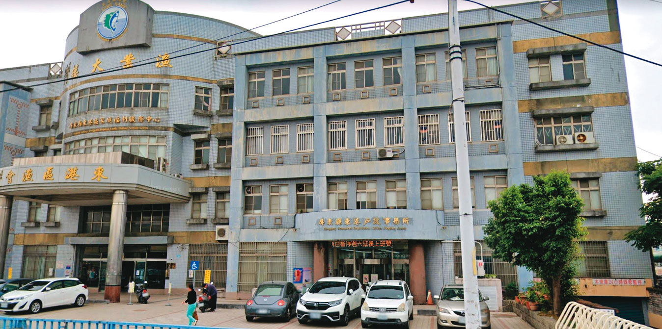 孫國晃以變胖為由，騙過屏東戶政事務所（圖）人員，成功換發身分證。（翻攝Google Maps）