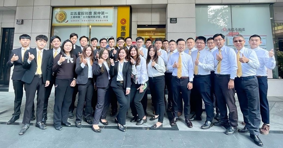 永慶不動產詹士慶團隊受惠系統、聯賣，去年創造近8千萬元業績，更預約加盟永義房屋，擴大服務量能。（永慶房產集團提供）