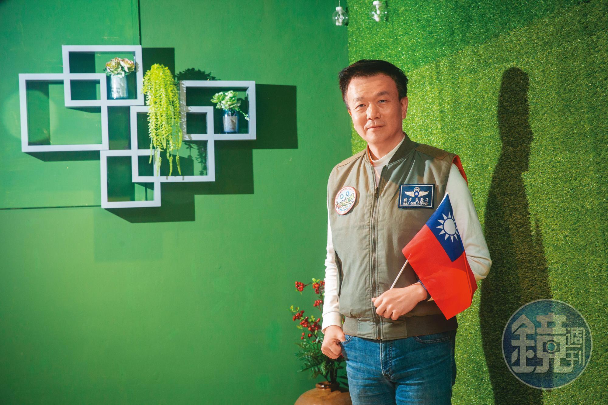 于北辰堅持中華民國與反共立場，選擇退黨回應大時代。