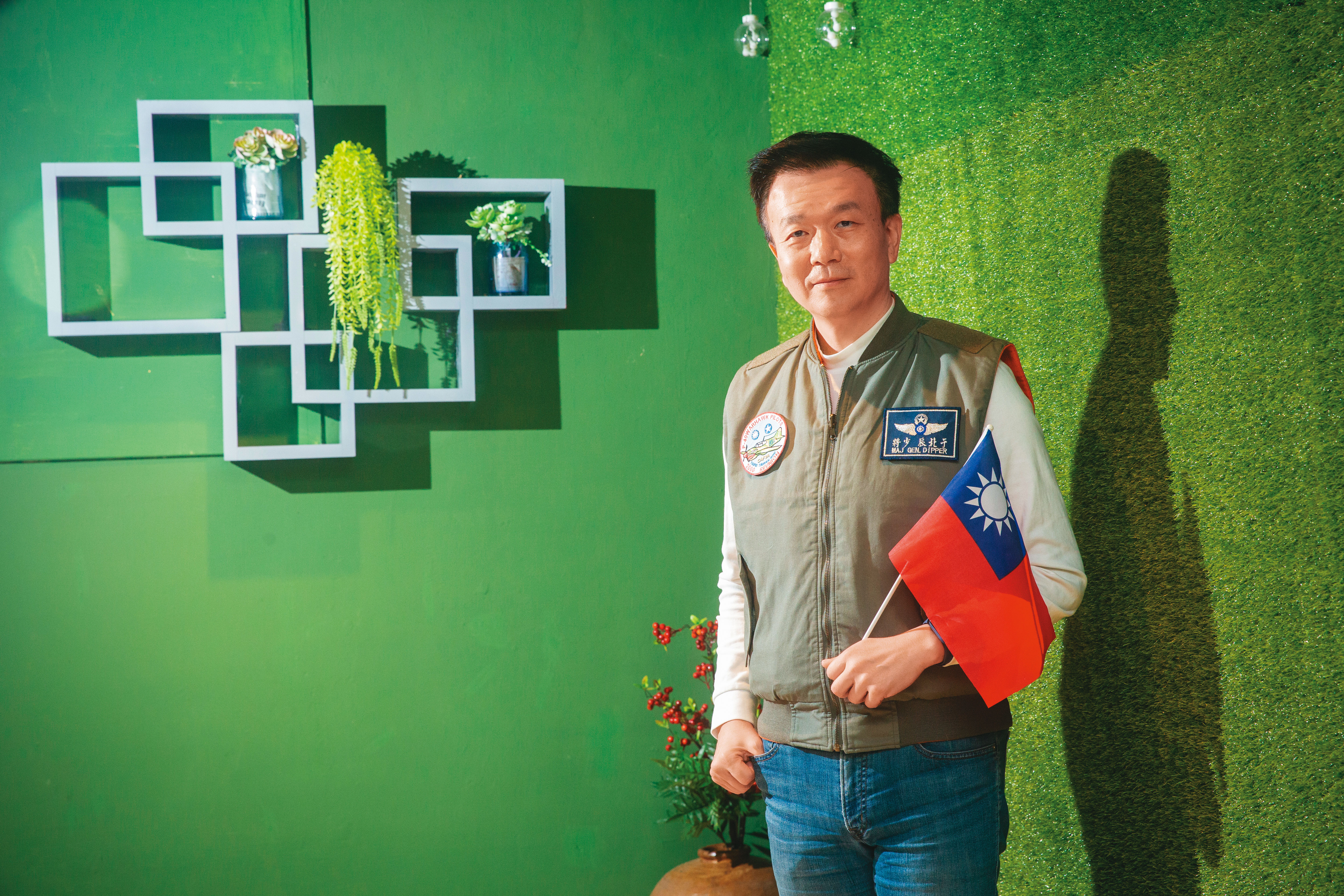 于北辰堅持中華民國與反共立場,選擇退黨回應大時代。