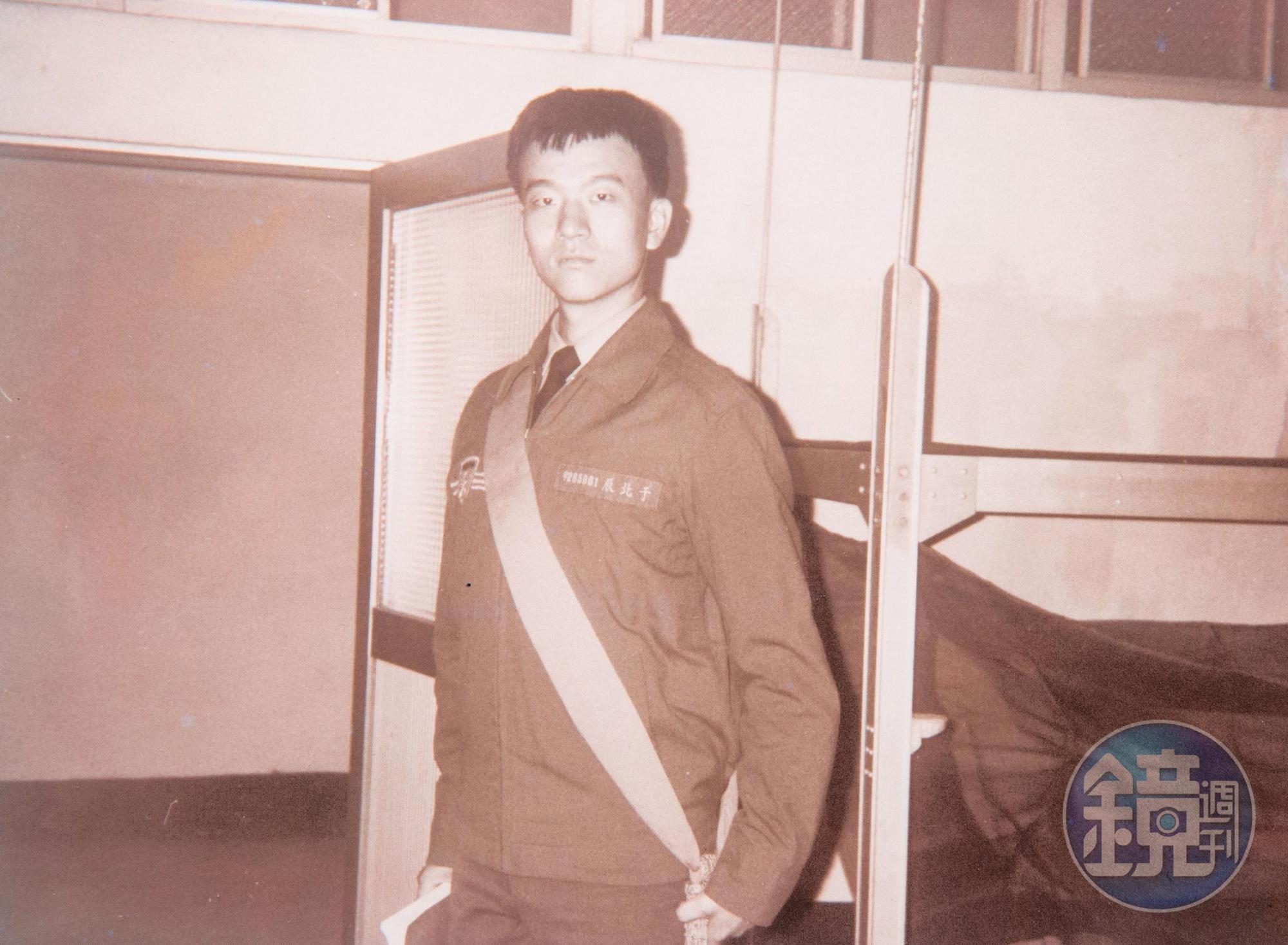 于北辰15歲從軍,16歲加入國民黨,圖為軍中初任實習排長。(于北辰提供)