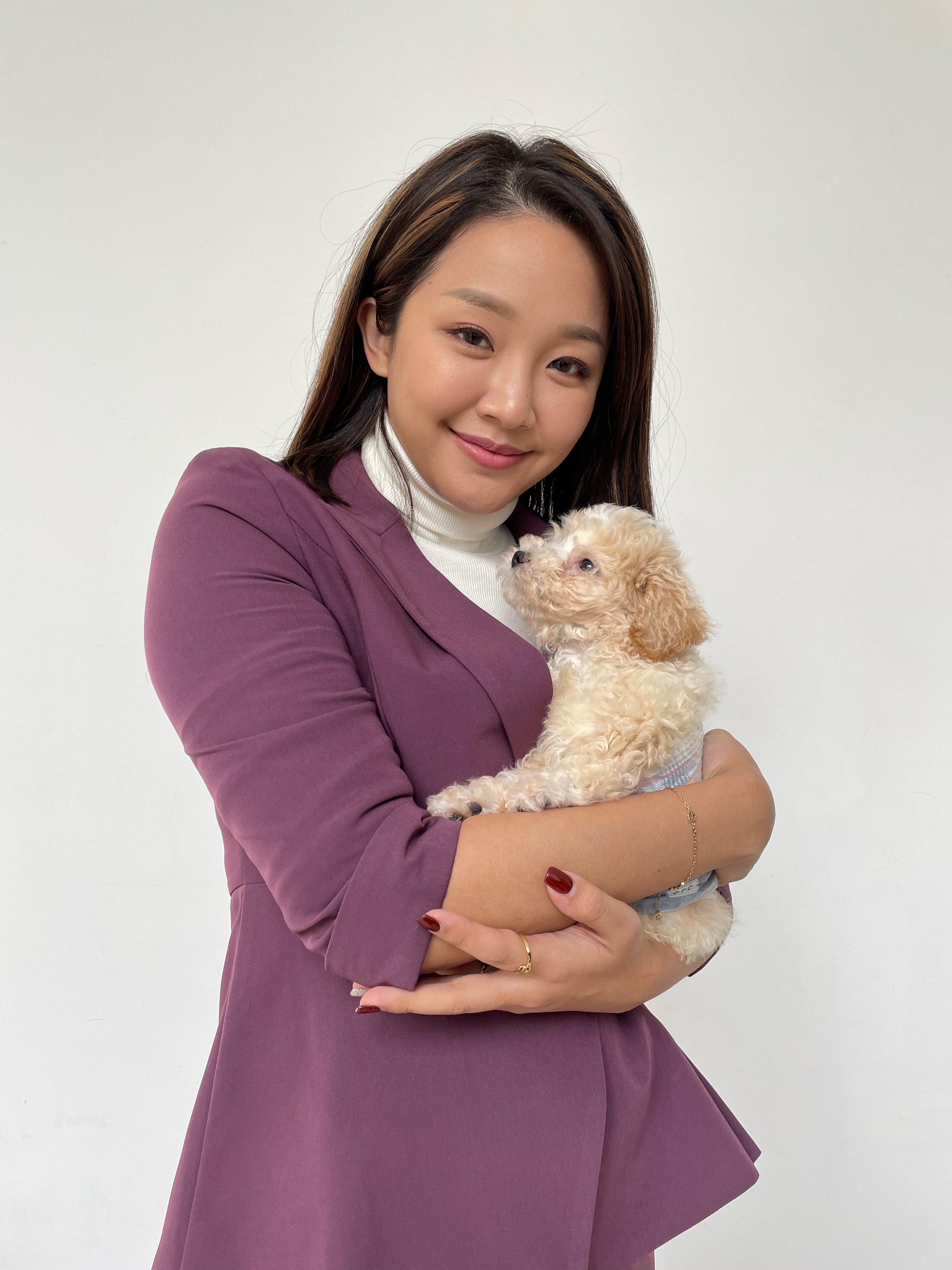 賴慧如領養3個月幼犬，開心生活有個依靠。（民視提供）