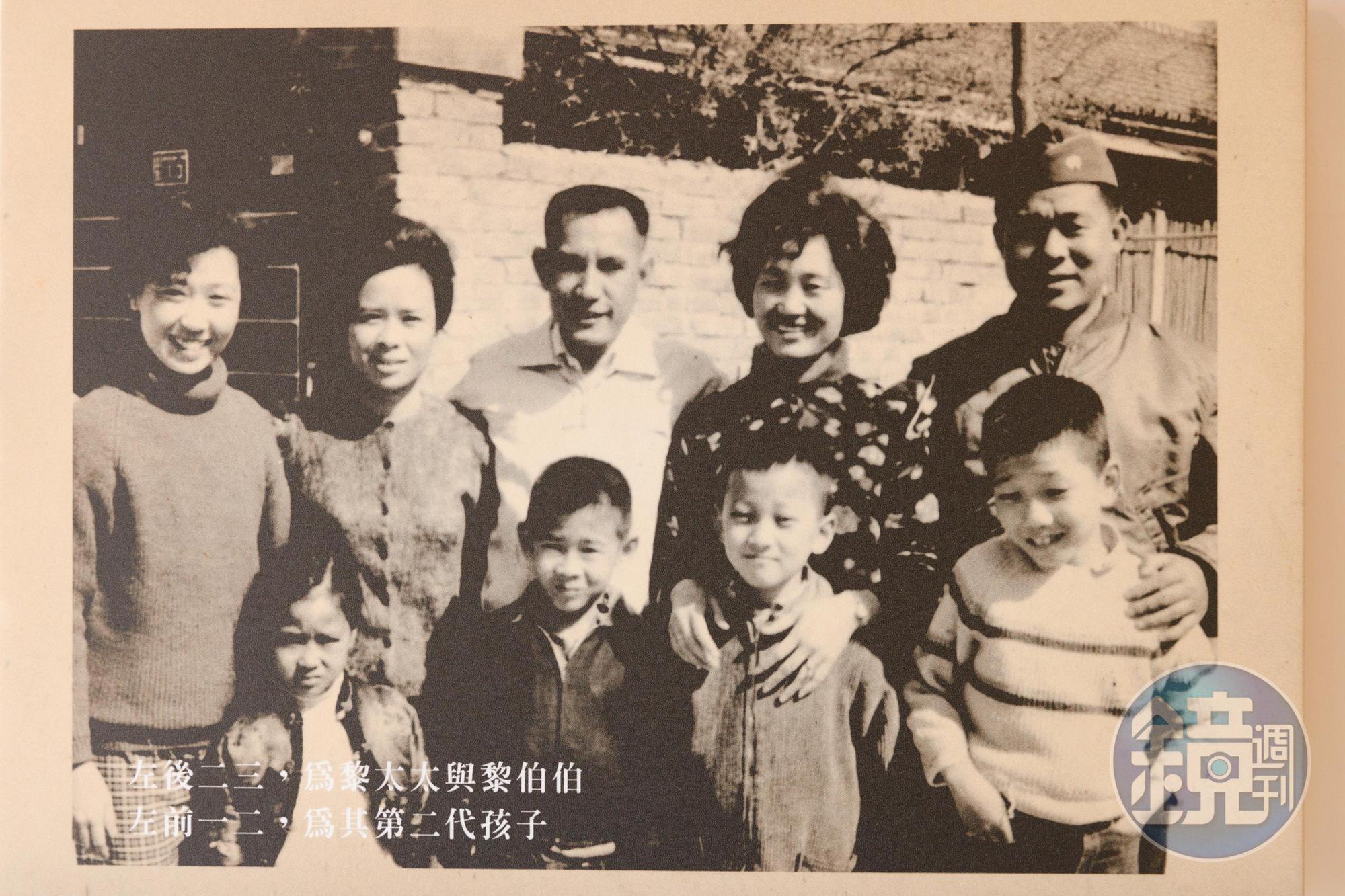 黎太太李福喜（後排左二）常與眷村太太們聚在一起，切磋廚藝。