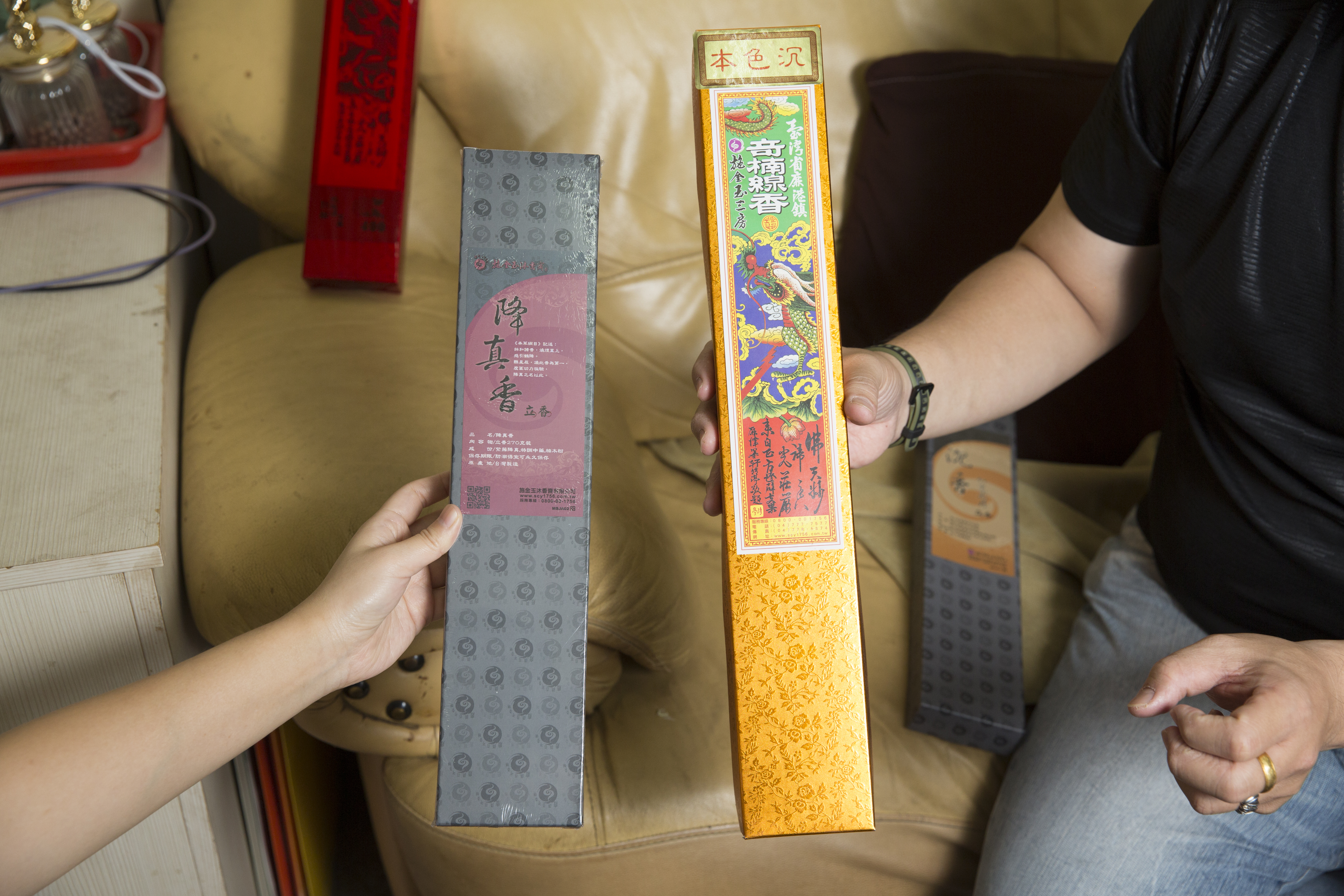 施燁志將喜氣的紅金色包裝全改為黑灰色，大刀闊斧地改革一開始卻流失不少客人。