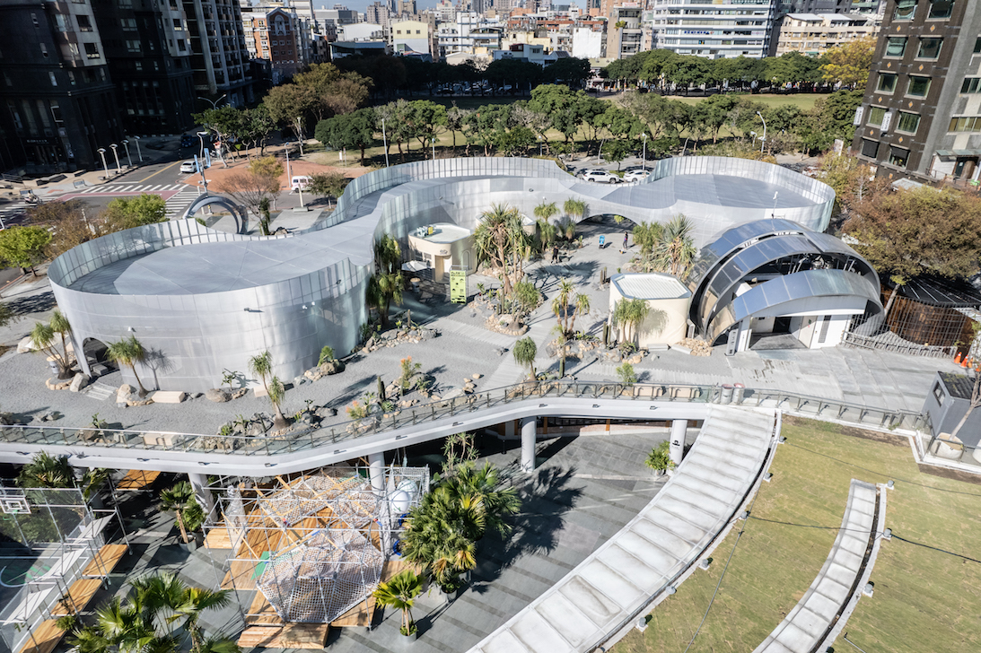 佔地2千坪原本已閒置的草悟道廣場，在勤美集團承接下，打造出有別一般公園的都市叢林感。（PARK2草悟廣場提供）