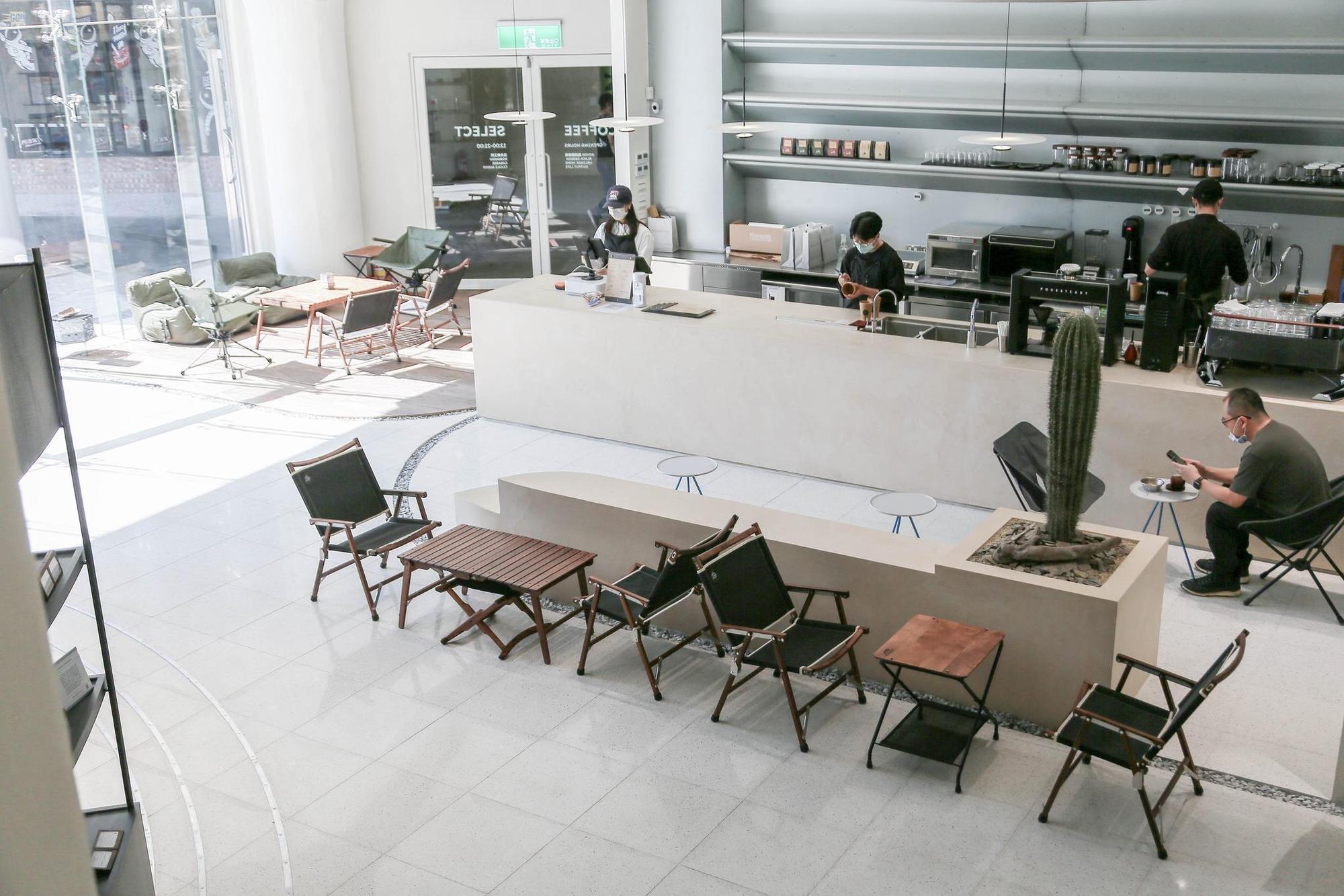 ROCKLAND P.L.U.S是戶外休閒品牌ROCKLAND聯手COSTUMICE CAFE打造的咖啡選品複合空間（PARK2草悟廣場提供）