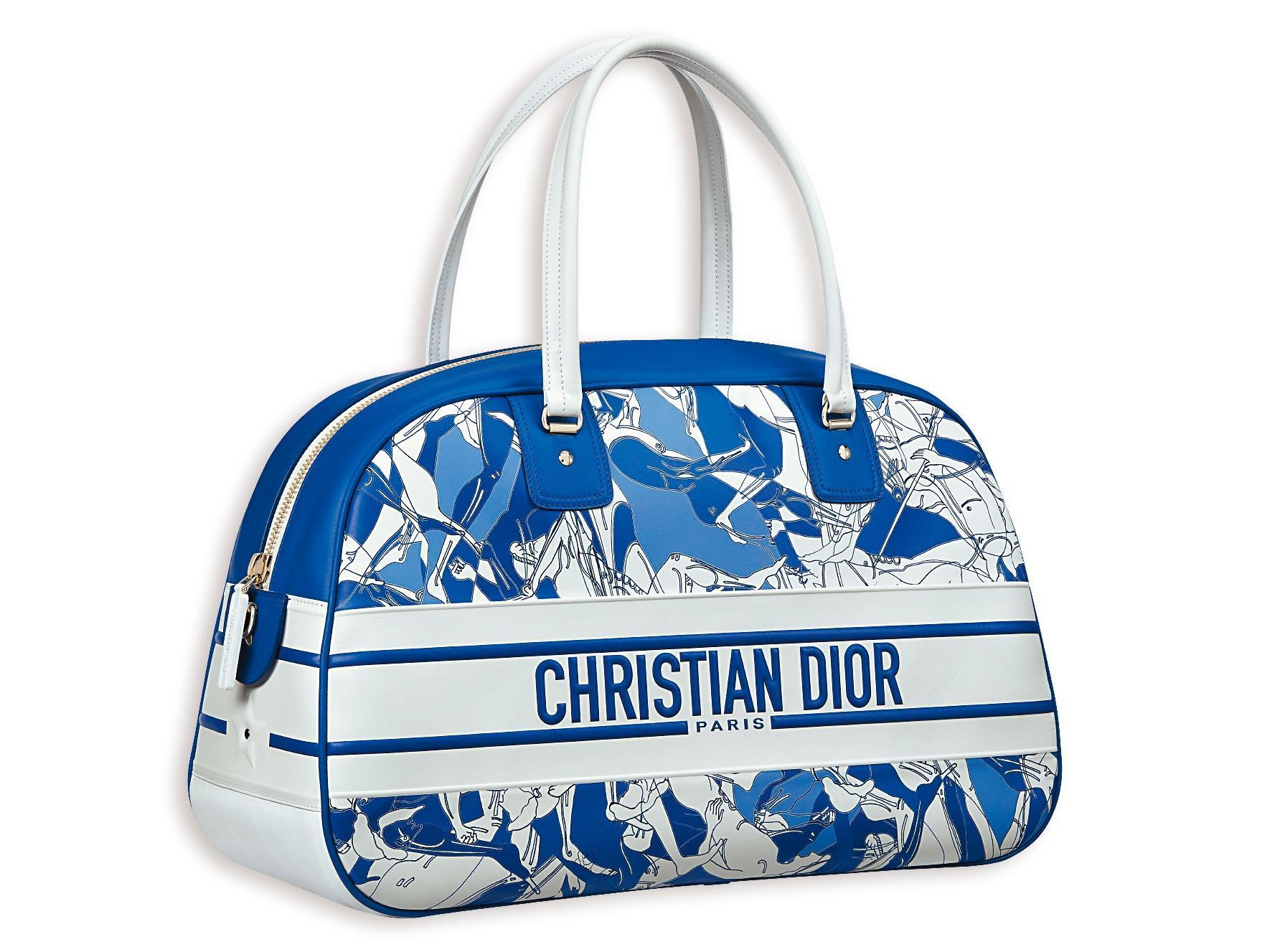 DIOR Vibe系列藍色圖騰小牛皮大型保齡球袋 NT$165,000（DIOR提供）