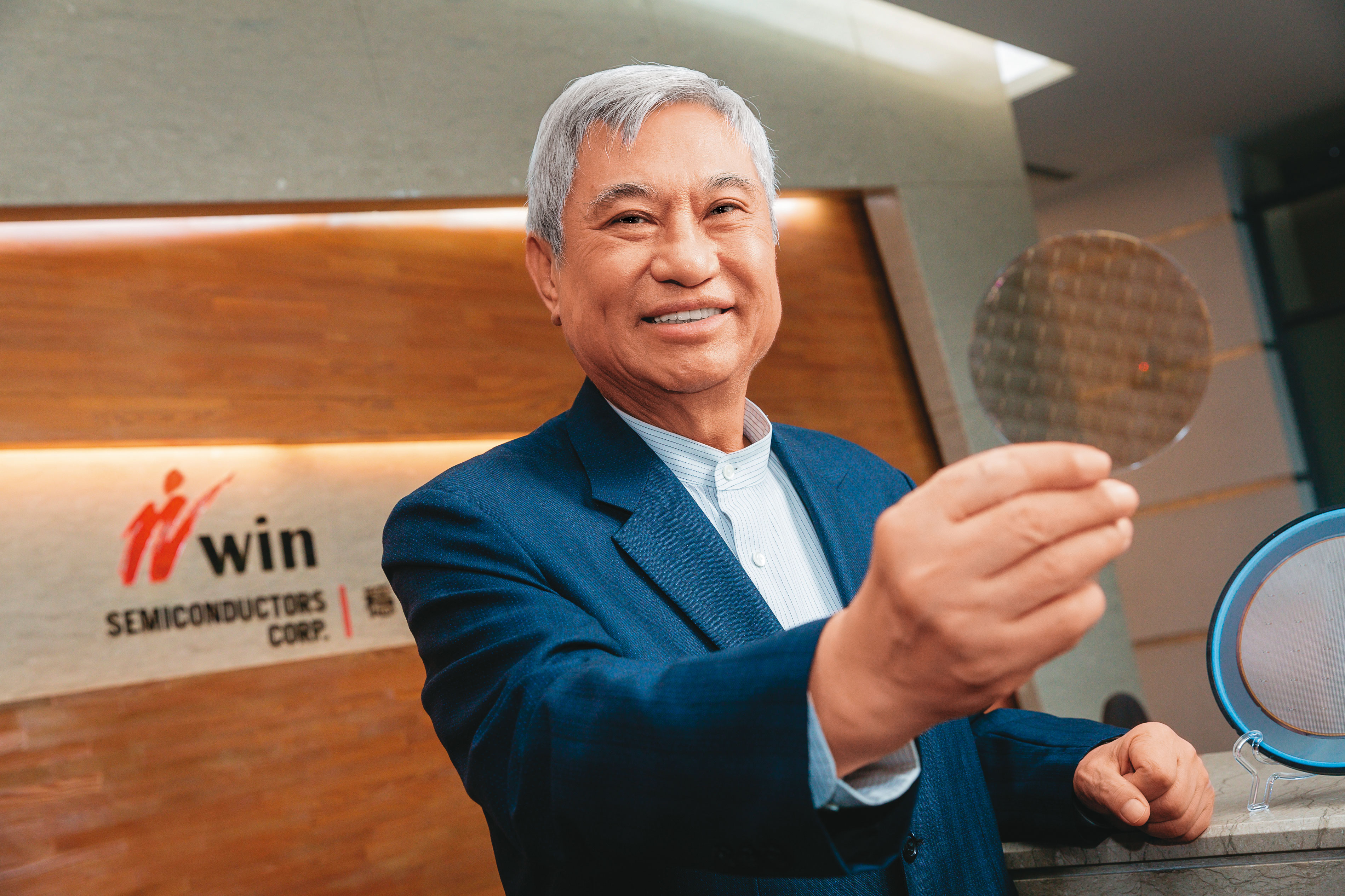 穩懋站穩全球砷化鎵晶圓代工龍頭，董事長陳進財督軍部署5G物聯網商機。