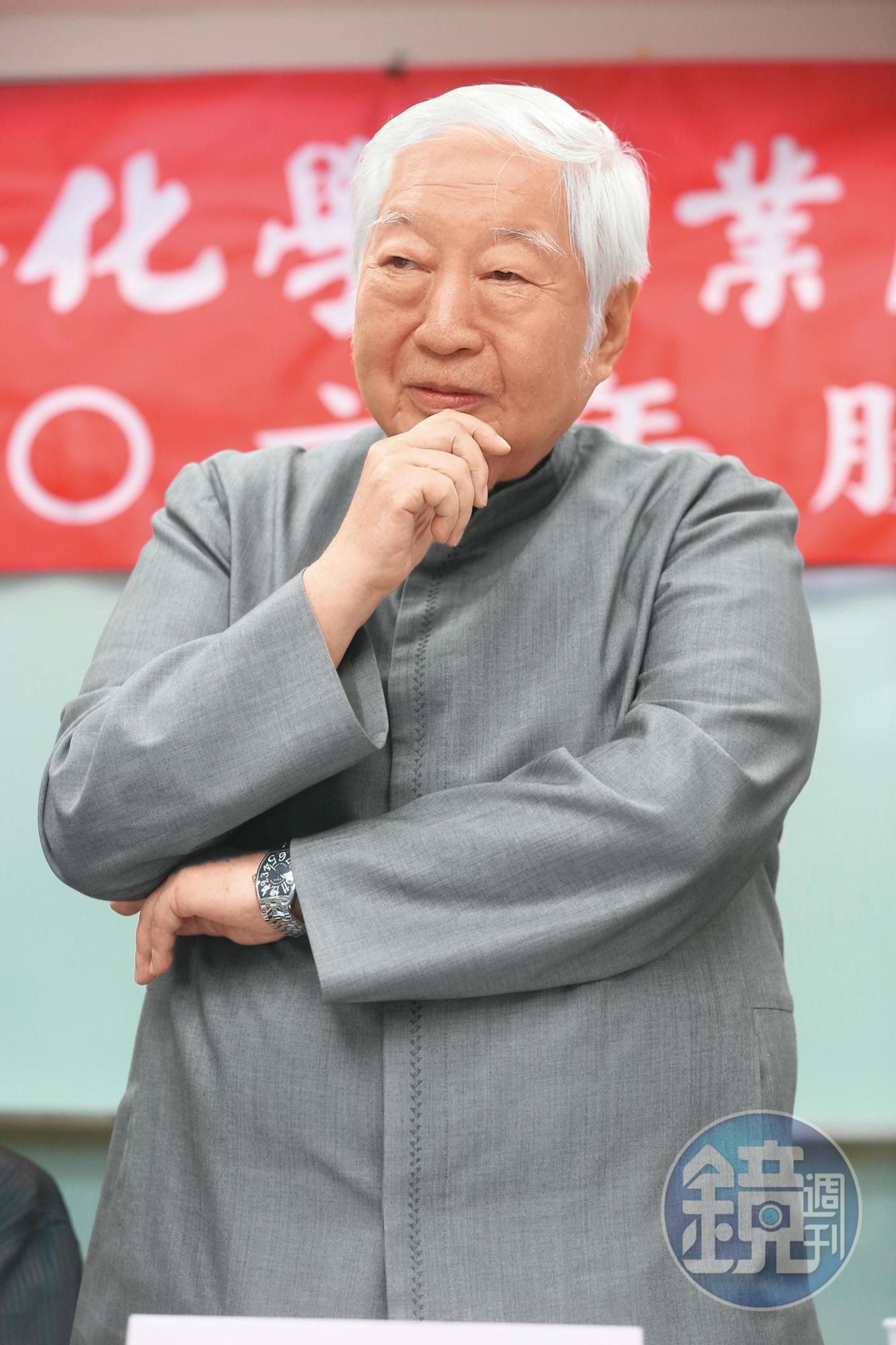 穩懋谷底翻身,董事長陳進財歸功於「事業導師」南僑會長陳飛龍(圖)的栽培。