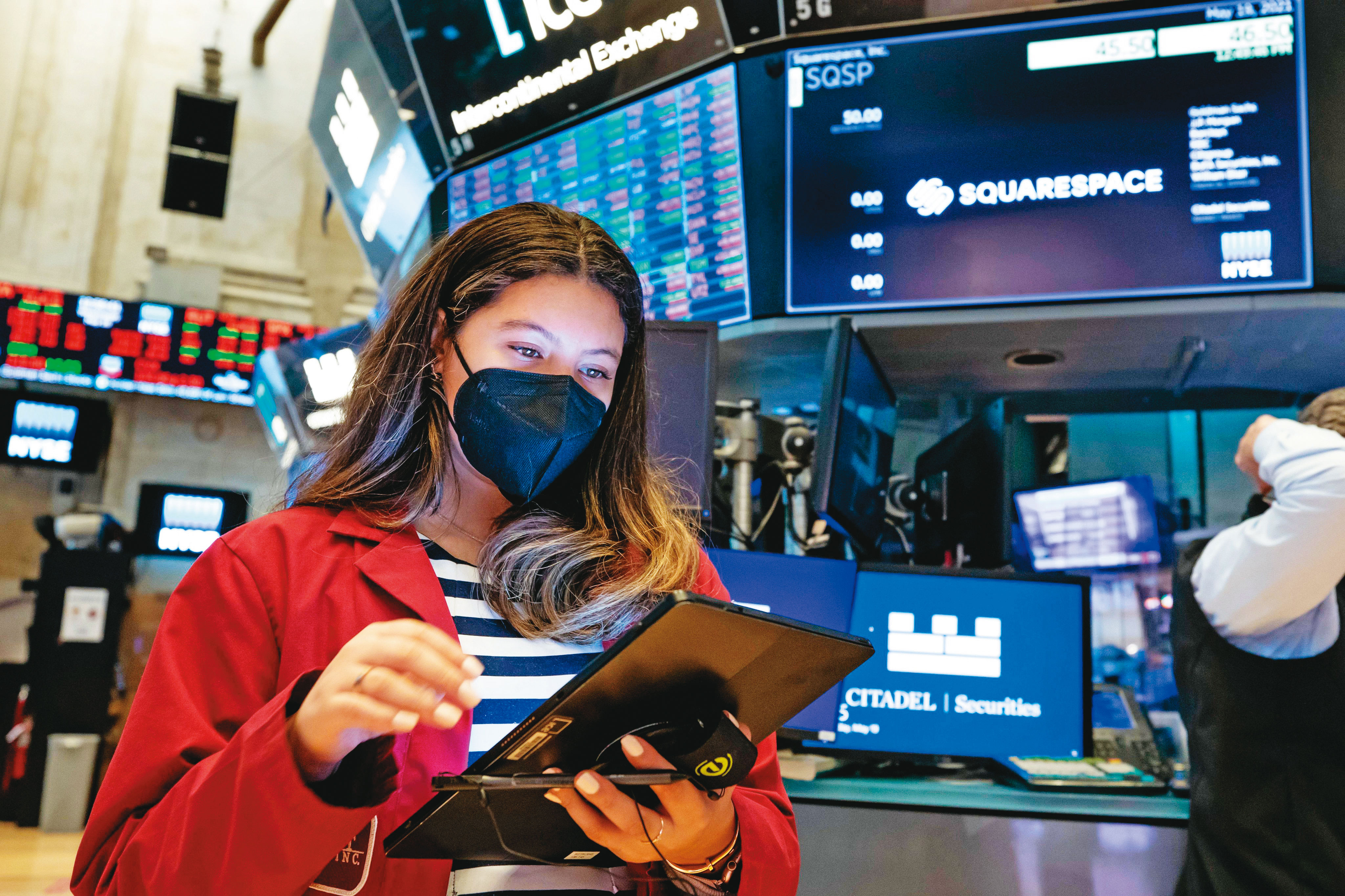  以台股或美股基金為定時定額標的的資深投資人，遇通膨來襲，不變應萬變是最佳策略。（翻攝NYSE twitter）