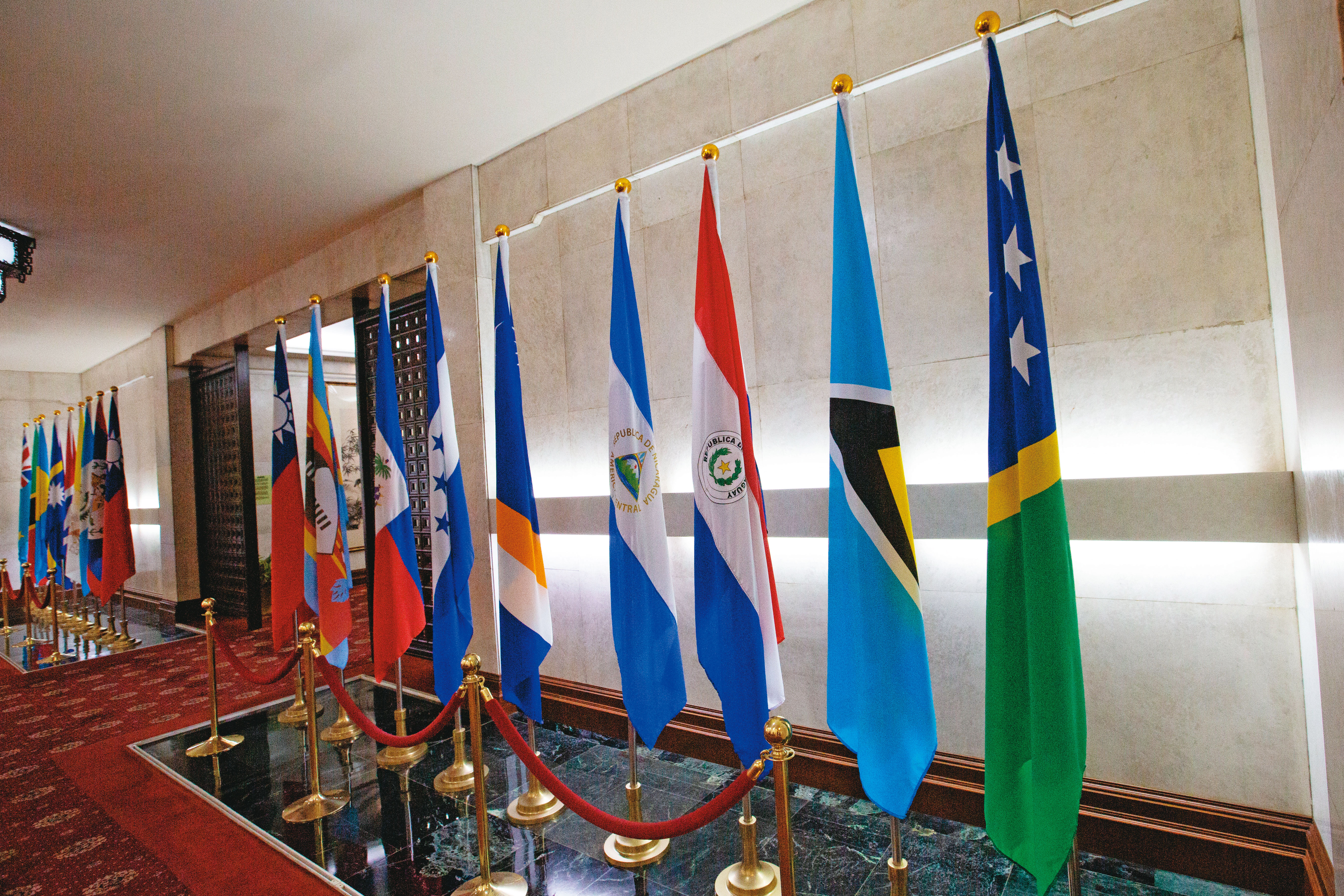 國際往來，看錢說話，賴清德此次東遊，少不了要當散財童子，拿鈔票鞏固邦誼。