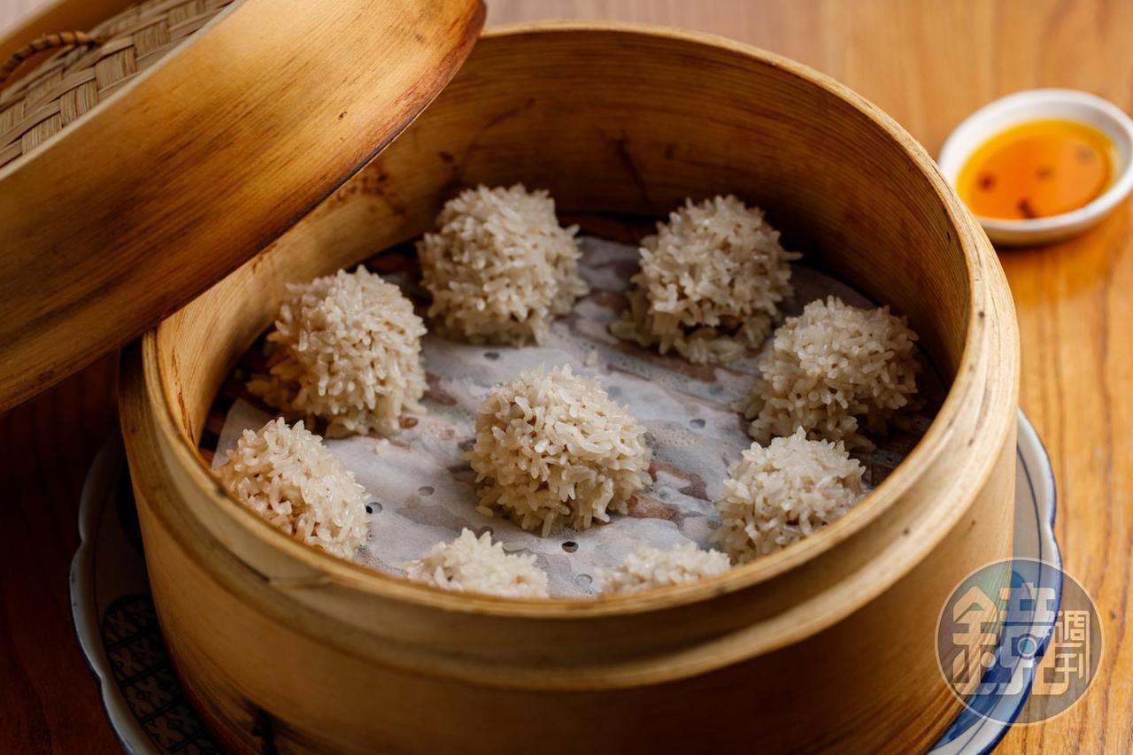 邱俊智在親戚家嘗過的「珍珠丸子」，成了帶有年味的蒸籠點心。