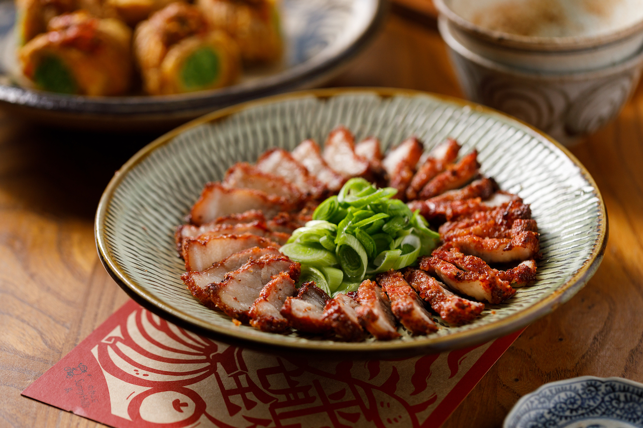 赤艷艷的「紅糟肉」酥香甜潤，好吃得不得了。