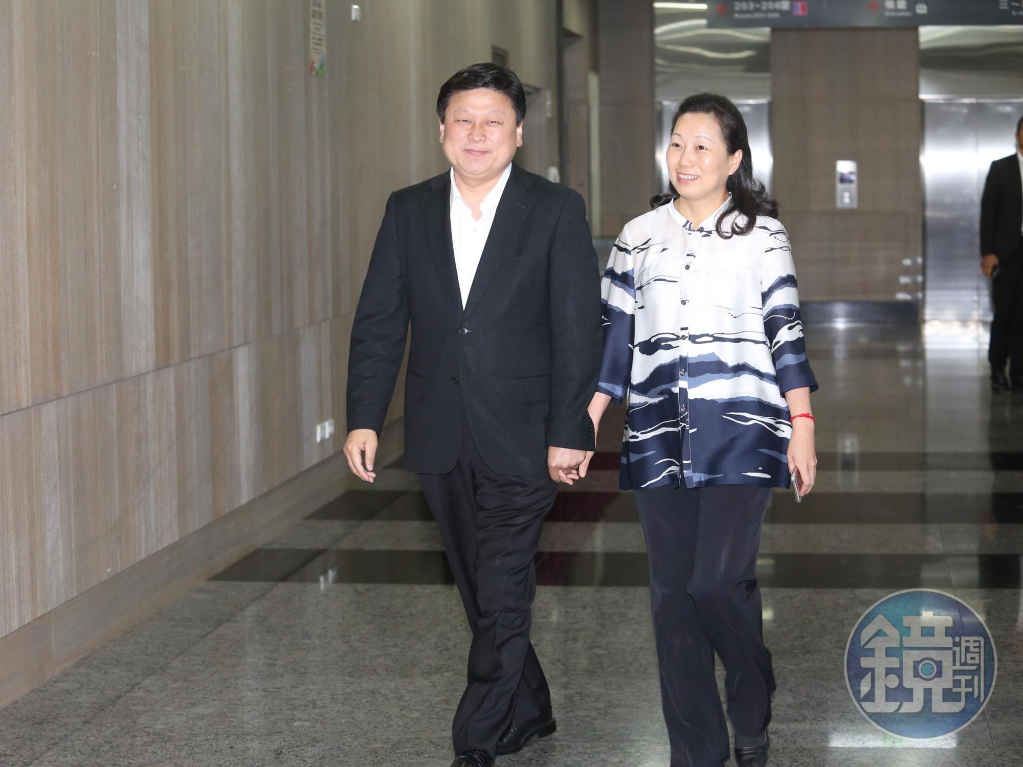 國民黨本屆中央委員選舉由花蓮縣縣長徐榛蔚(右)和花蓮縣立委傅崐萁(左)夫妻分別高居1、4名。(本刊資料照)