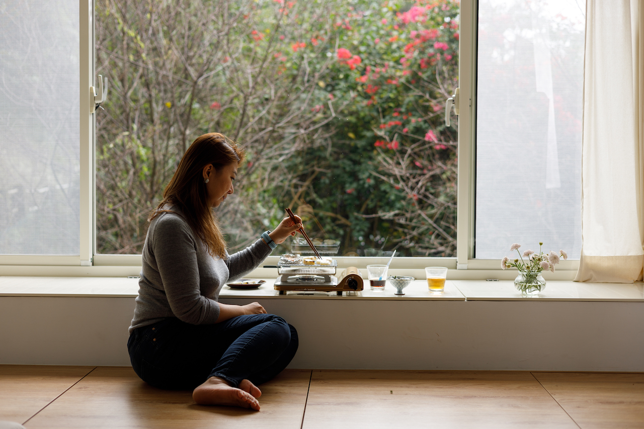 喜歡大自然的毛奇剛搬到外雙溪山上，慢慢地實踐里山生活。