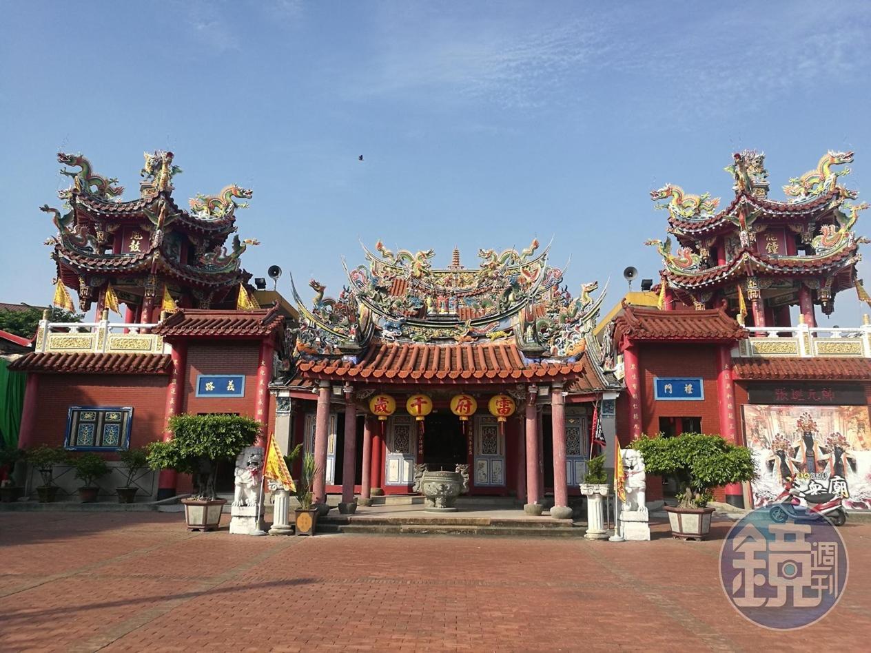 位在台南鹽水聚波亭旁的大眾廟。 