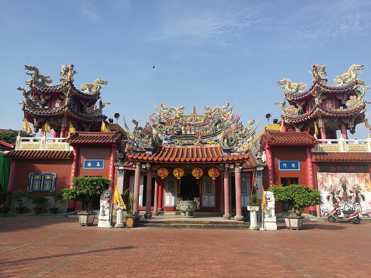 位在台南鹽水聚波亭旁的大眾廟。 