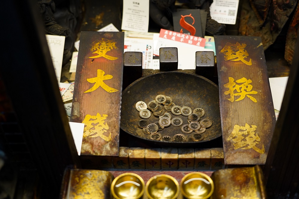麻將財神廟內放有錢母。