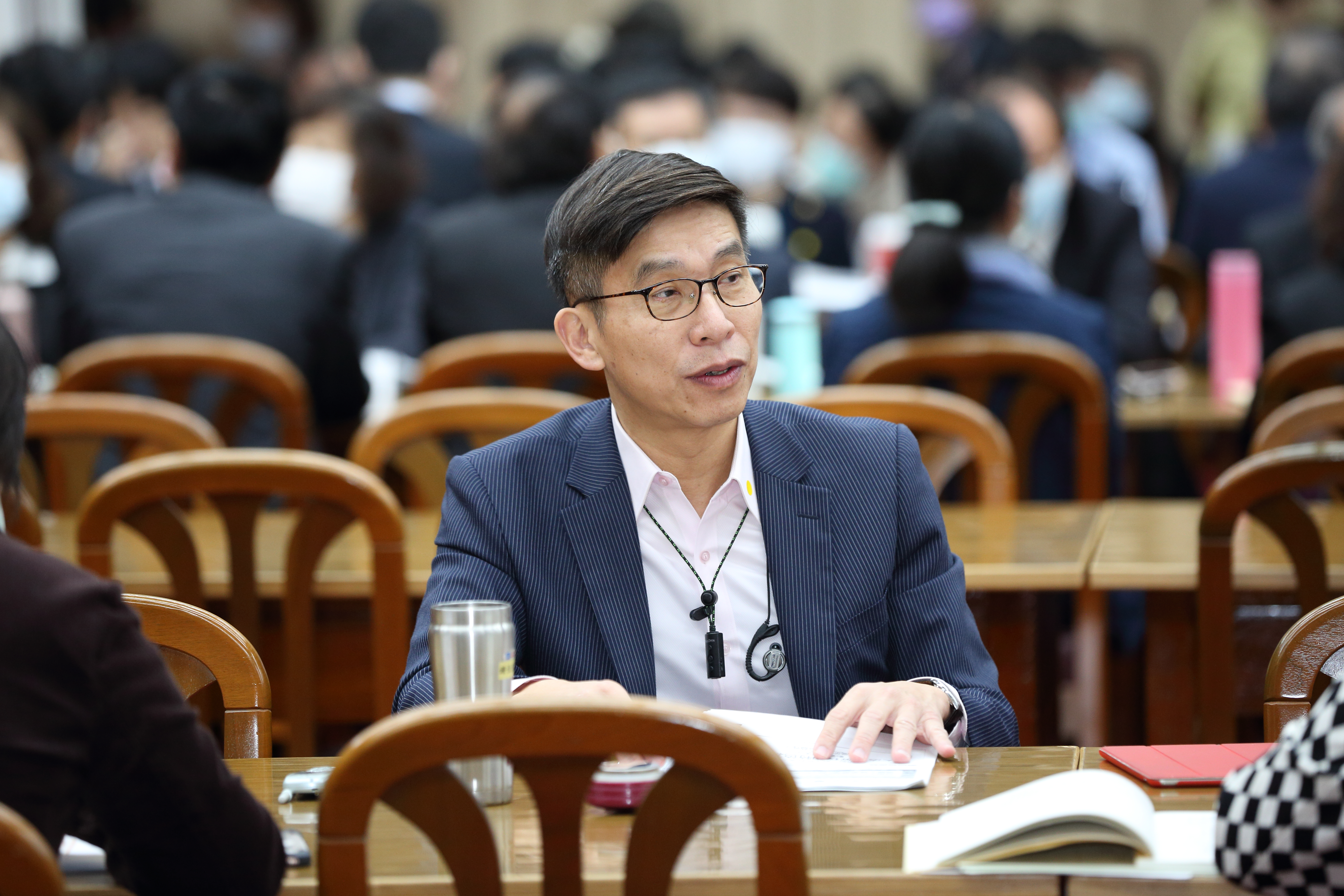 立委鍾佳濱日前受邀參與明華園演出，遭疑違反防疫規定。（本刊資料照）