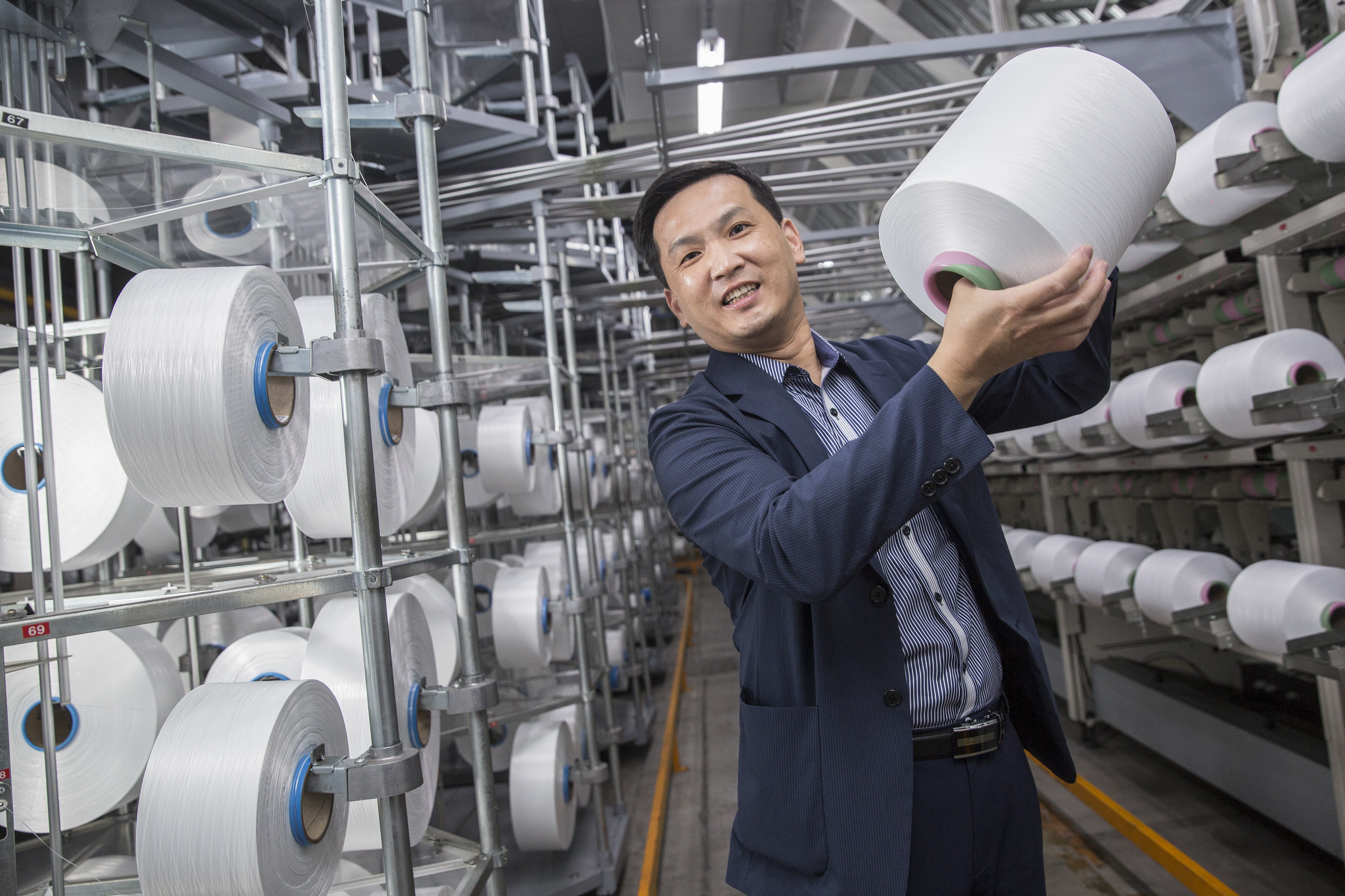 宜新實業董事長邱倉沛是彰化在地農家子弟，他創立宜新實業，為全台最大的彈性包覆紗廠