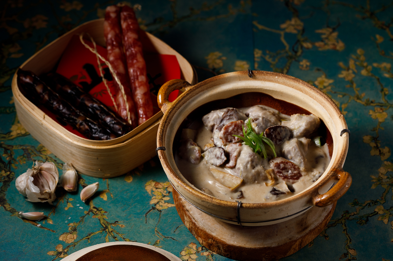 拌淋椰漿的「臘味芋頭煲」濃滑香鹹。