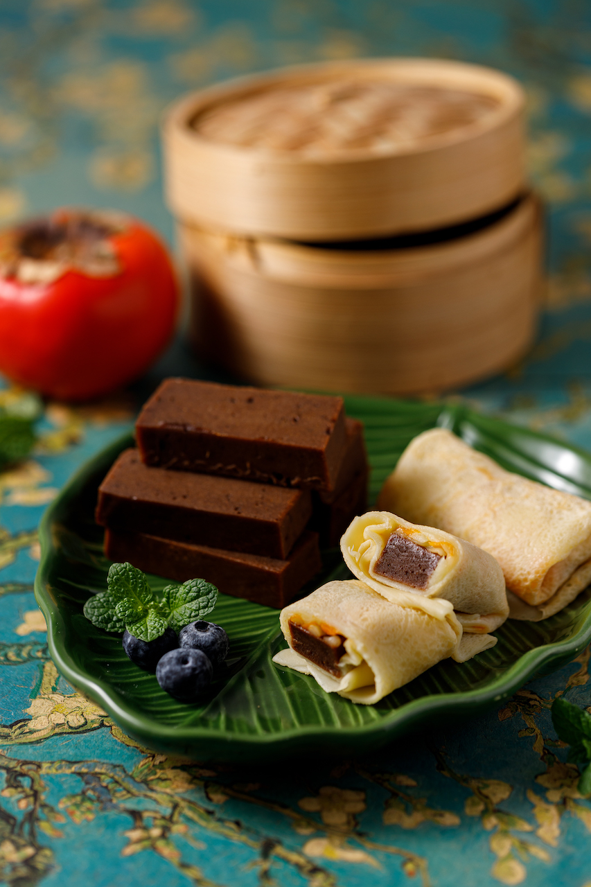 裹上自製可麗餅的「起司年糕卷」，讓年糕多了新風味。