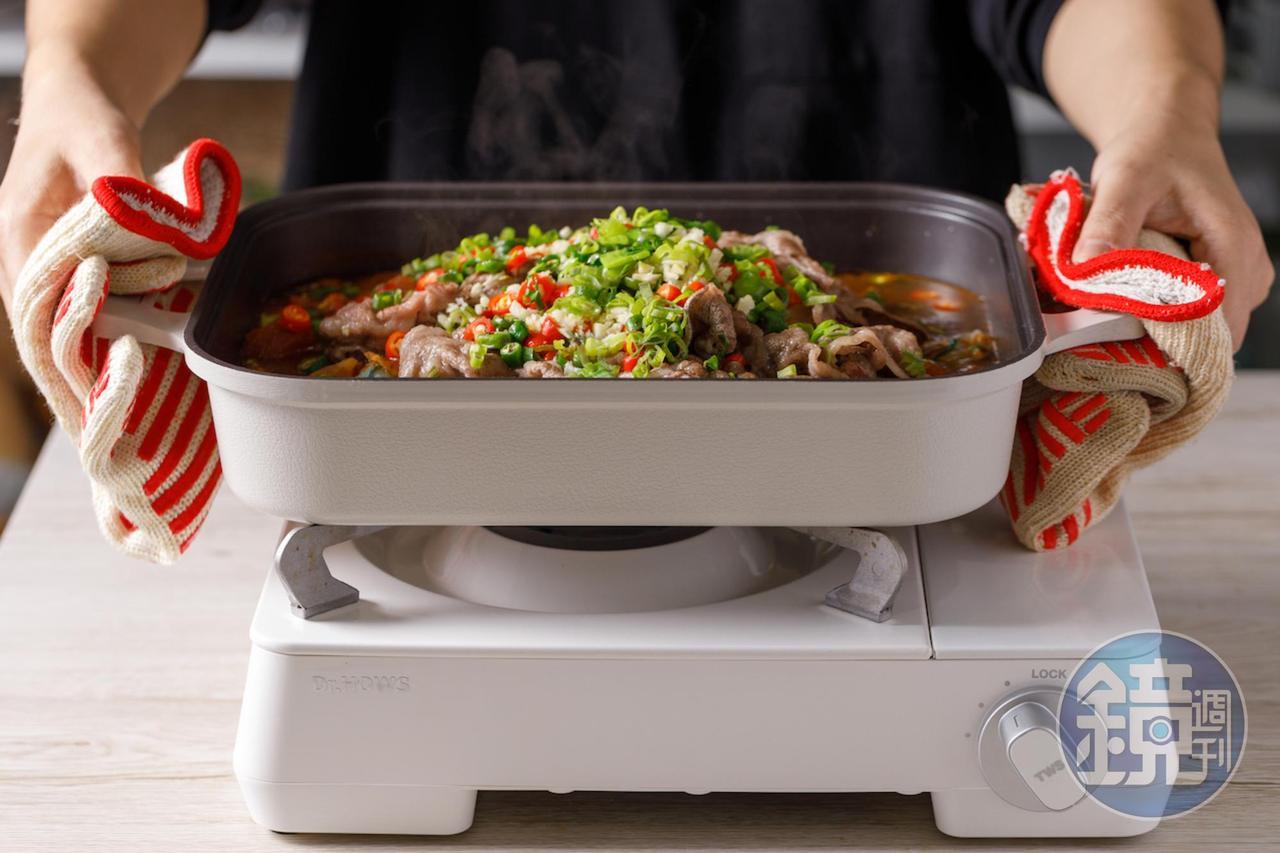 米兒也經常開團食材、烹飪電器，像是這組美型卡式爐，就吸引粉絲跟團。
