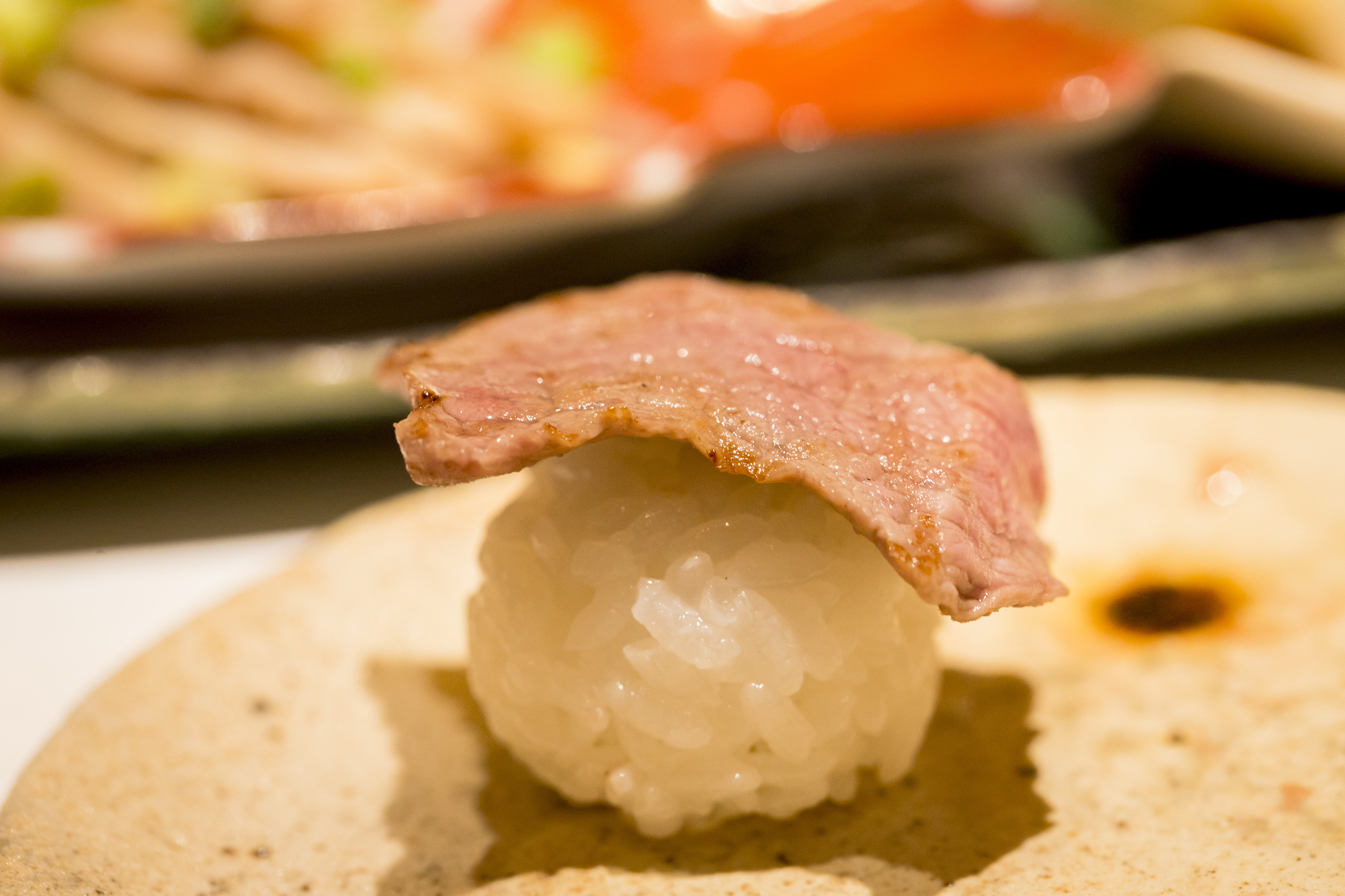 米飯絕對是和牛的好朋友,可以吸收過多油脂。(Visit MIYAGI提供)
