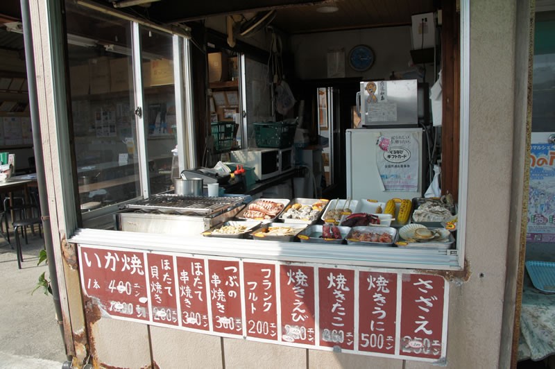 章魚、大蝦、干貝、花枝、海膽,都可現場燒烤來吃。(Visit MIYAGI提供)