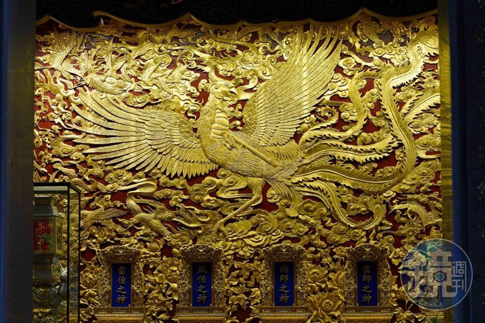 金光閃閃的凌霄寶殿,也是一幅精彩的藝術作品。