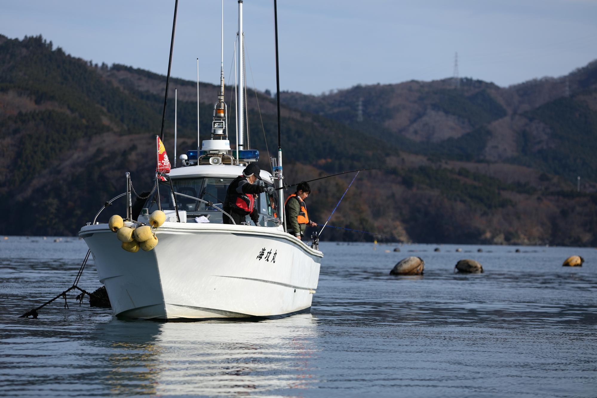 搭船出海釣魚,可以學到很多海洋知識。(Visit MIYAGI提供)