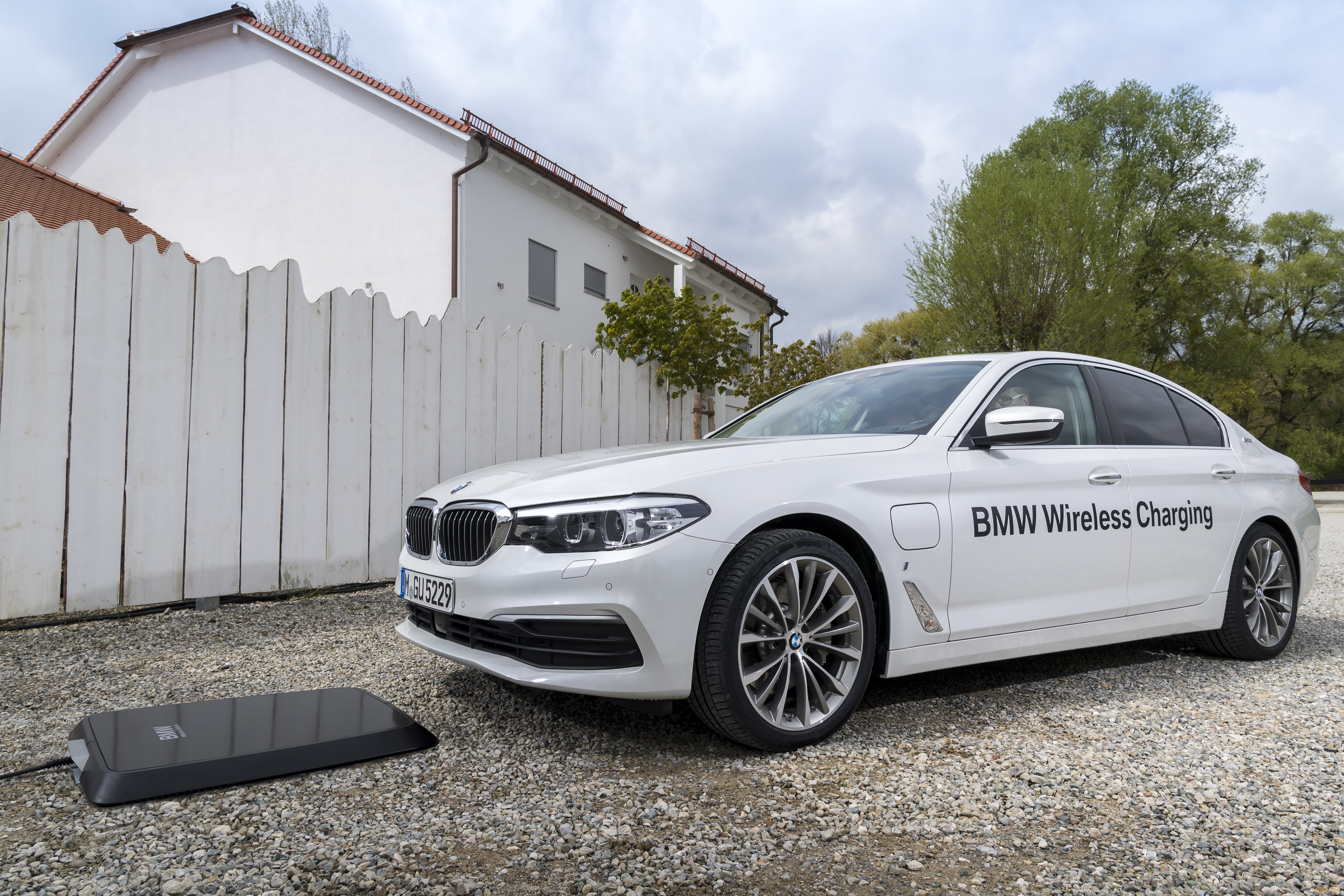 BMW堪稱布局無線充電最積極的車廠,六年前就嘗試把技術導入量產車上。(BMW提供)