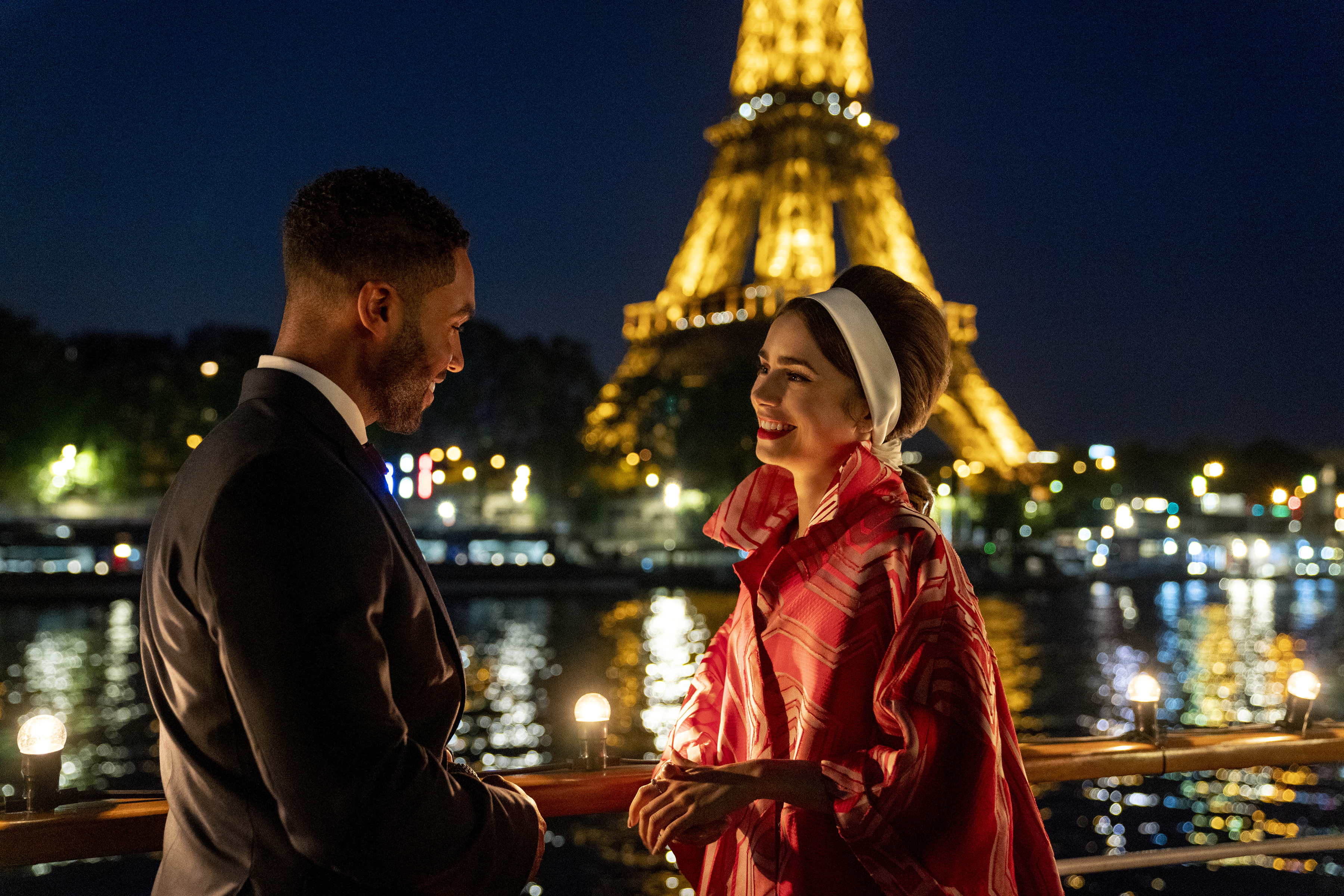 《艾蜜莉在巴黎》完全滿足觀眾在家就能暢遊巴黎的心願。（Netflix提供）
