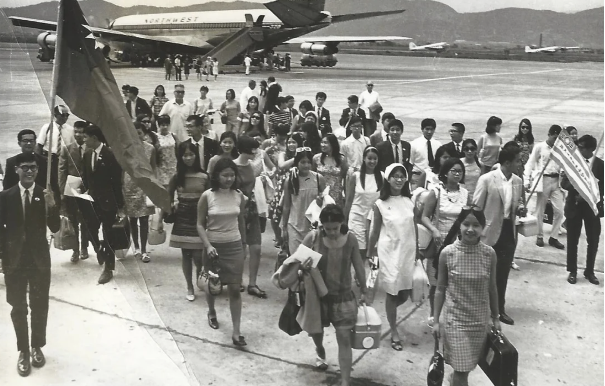 救國團於1960年代起針對海外華裔學生舉辦暑期研習營，有學員因此結識另一半，贏得「愛之船」稱號。（翻攝自urbannmad.tw）