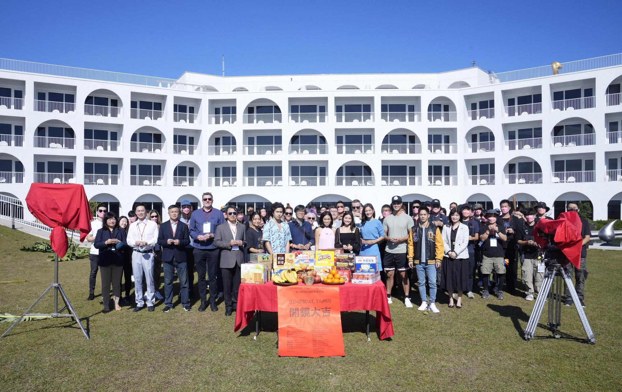 《台北愛之船》劇組去年底在電影主要場景、滬尾文藝休閒園區舉行開鏡記者會，陣容浩大。（影一製作所提供）