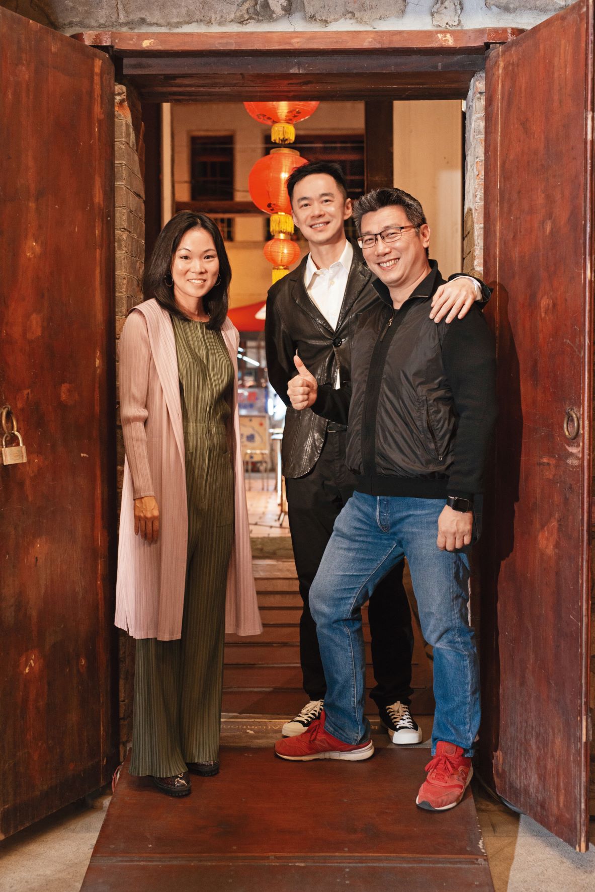 華裔美籍作家邢立美(左起)的暢銷小說《台北愛之船》被好萊塢買下電影版權,影一製作所總經理張承中推動美方來台拍攝,與台裔加拿大籍製片邊子珉合作。