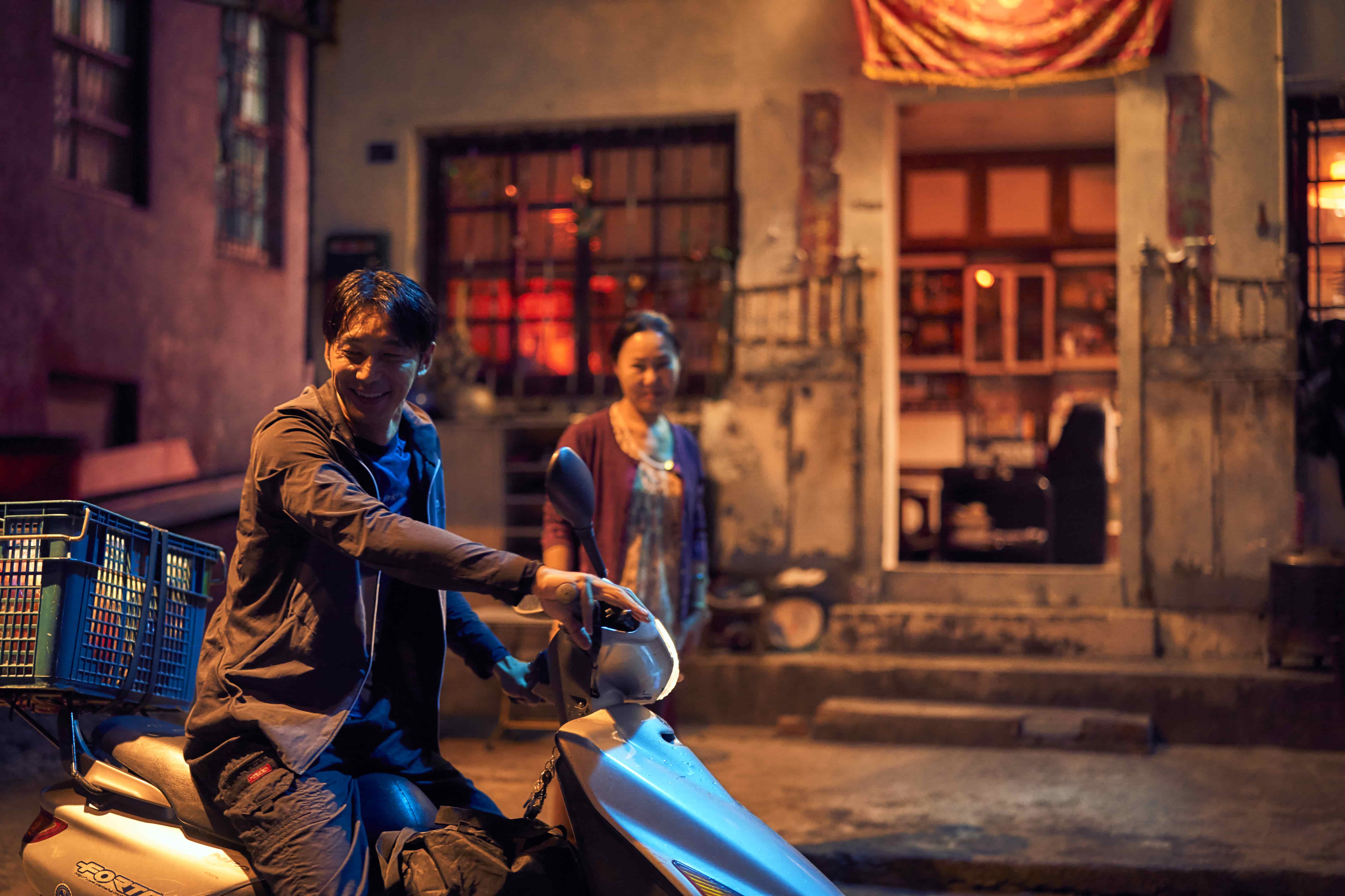 李李仁(左)和呂雪鳳(右)首次合作就演母子,默契十足。(滿滿額娛樂提供)