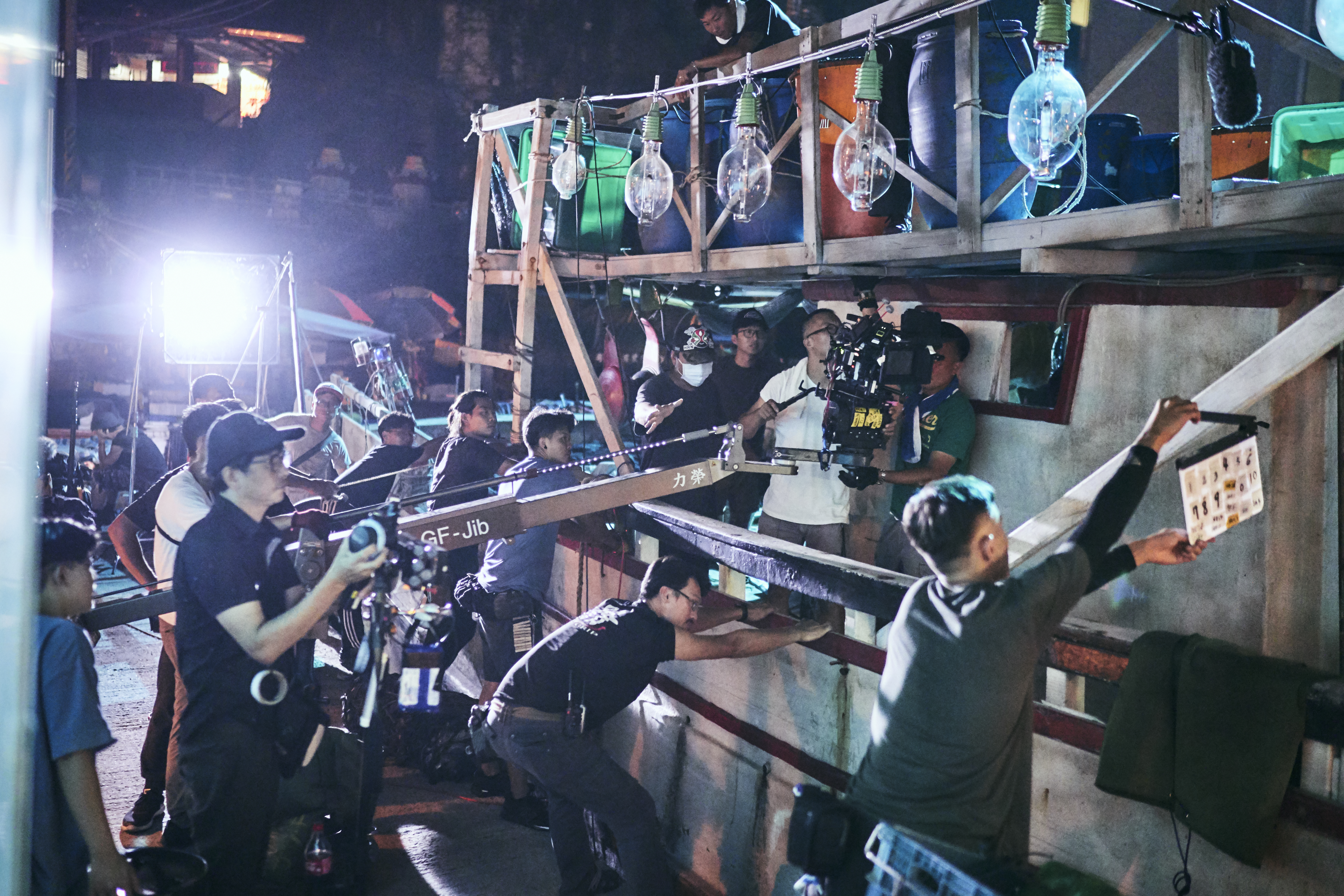 馬來西亞導演池家慶全程在台拍攝《嗨！神獸》，並嘗試與本地劇組人員合作。 （滿滿額娛樂提供）