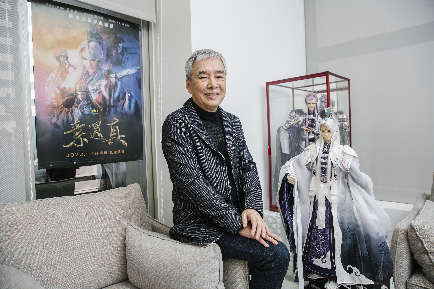 有「十車書」稱號的黃強華幾乎什麼書都看。