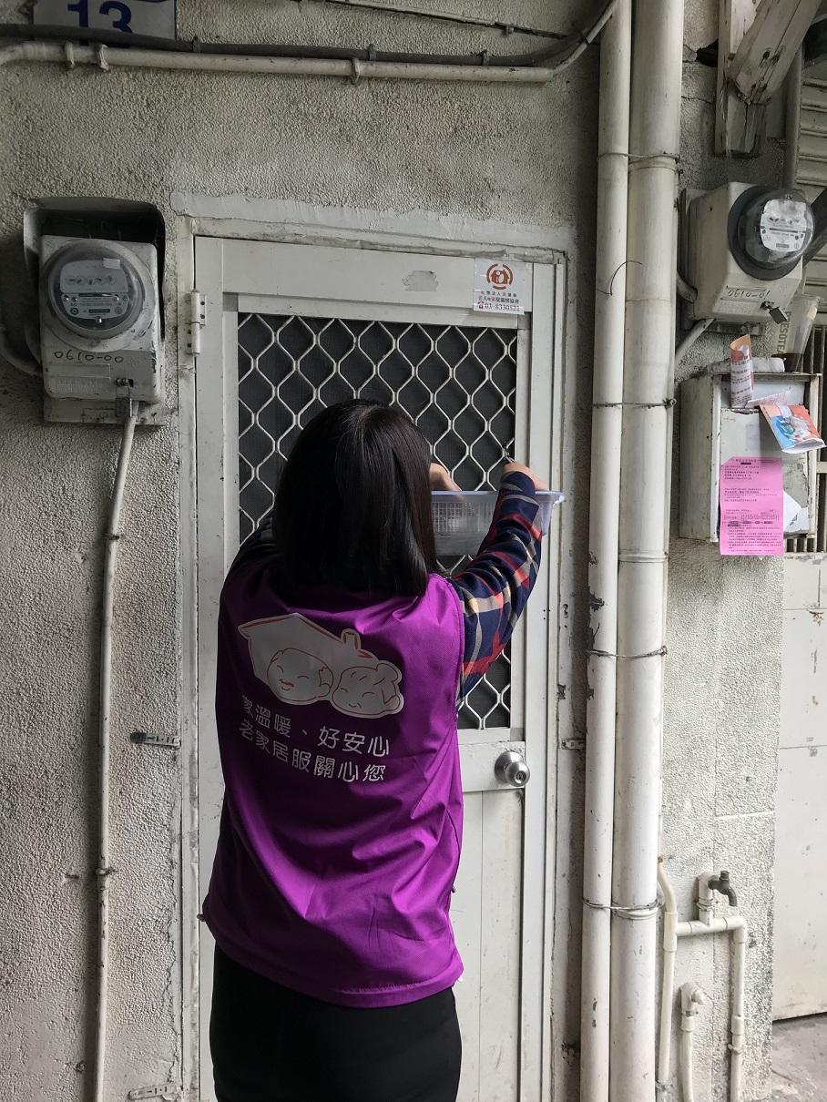 花蓮老家提供送餐、就醫、佳節關懷等老人整合性服務。(頂新和德文教基金會提供)
