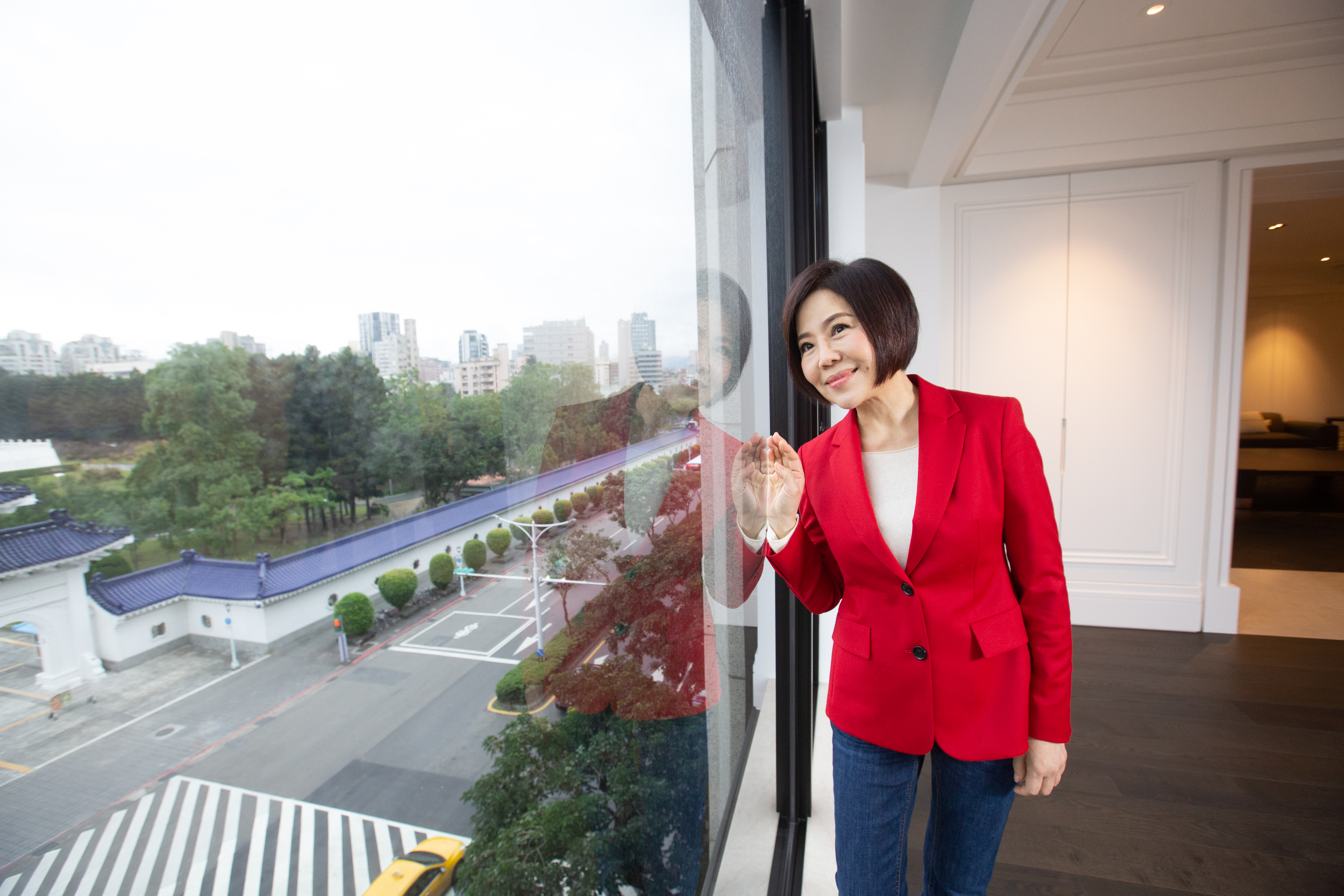 于美人利用定期定額買基金，幫孩子存教育金。