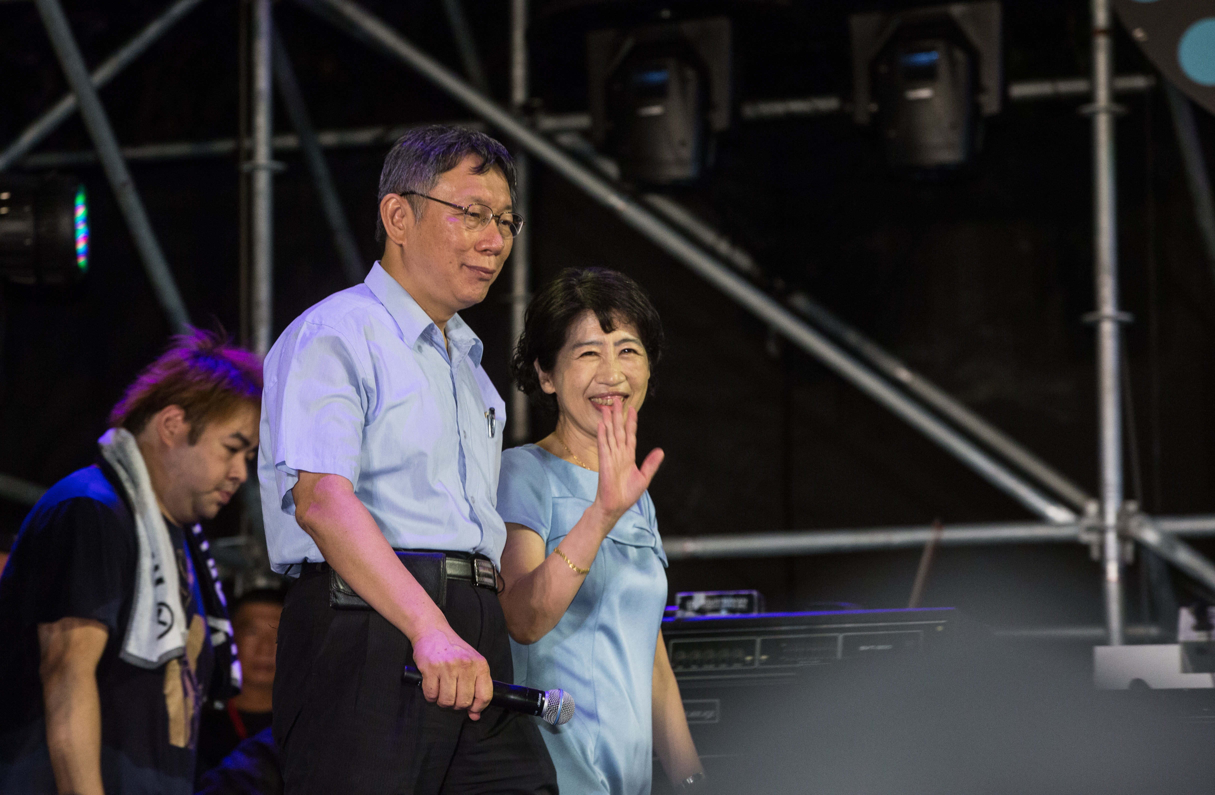 陳佩琪（右）近來時常在臉書分享和老公柯文哲（左）的互動，不過其言論也時常招致他人批評。（本刊資料照）